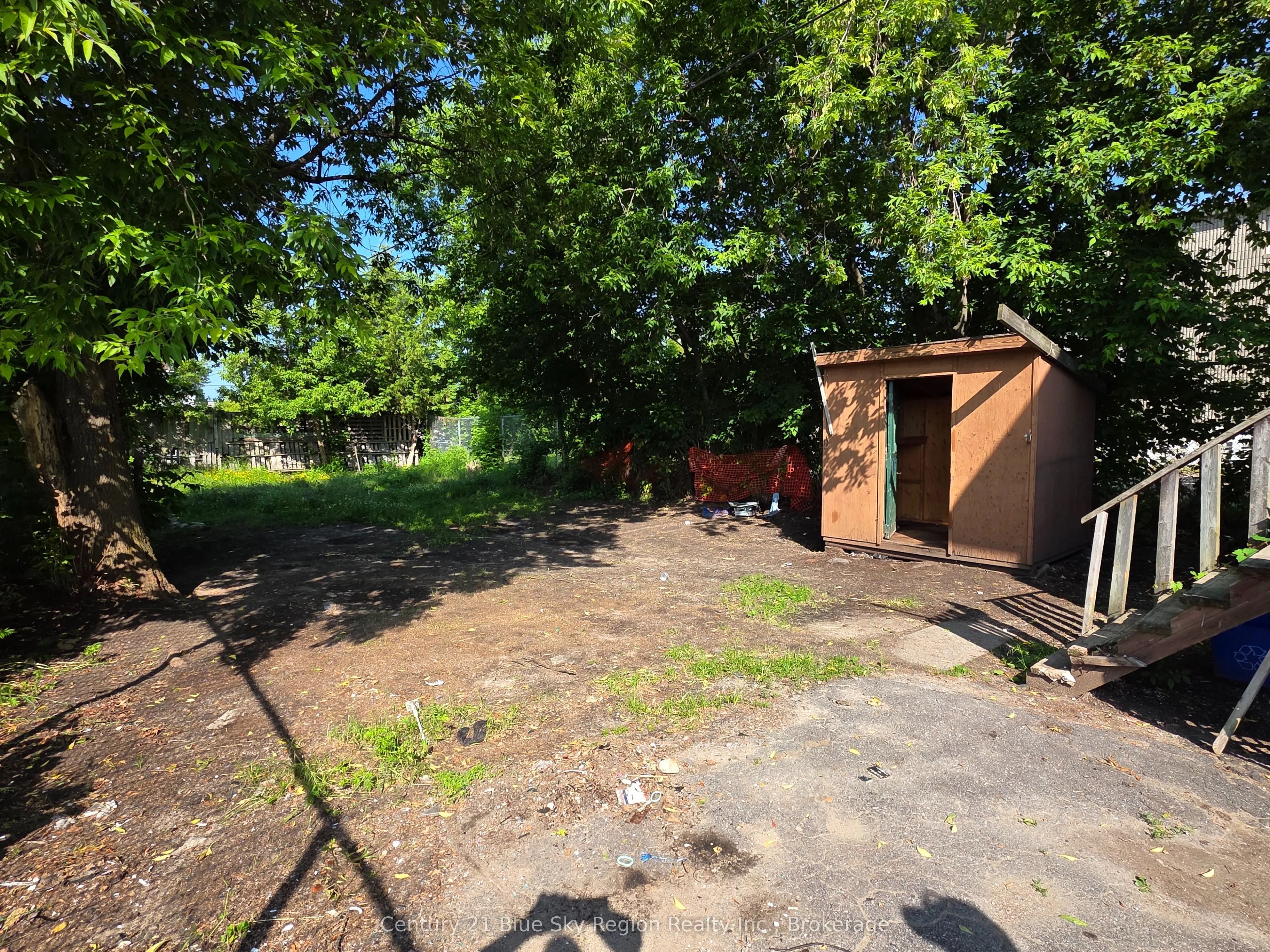253 Second Avenue W