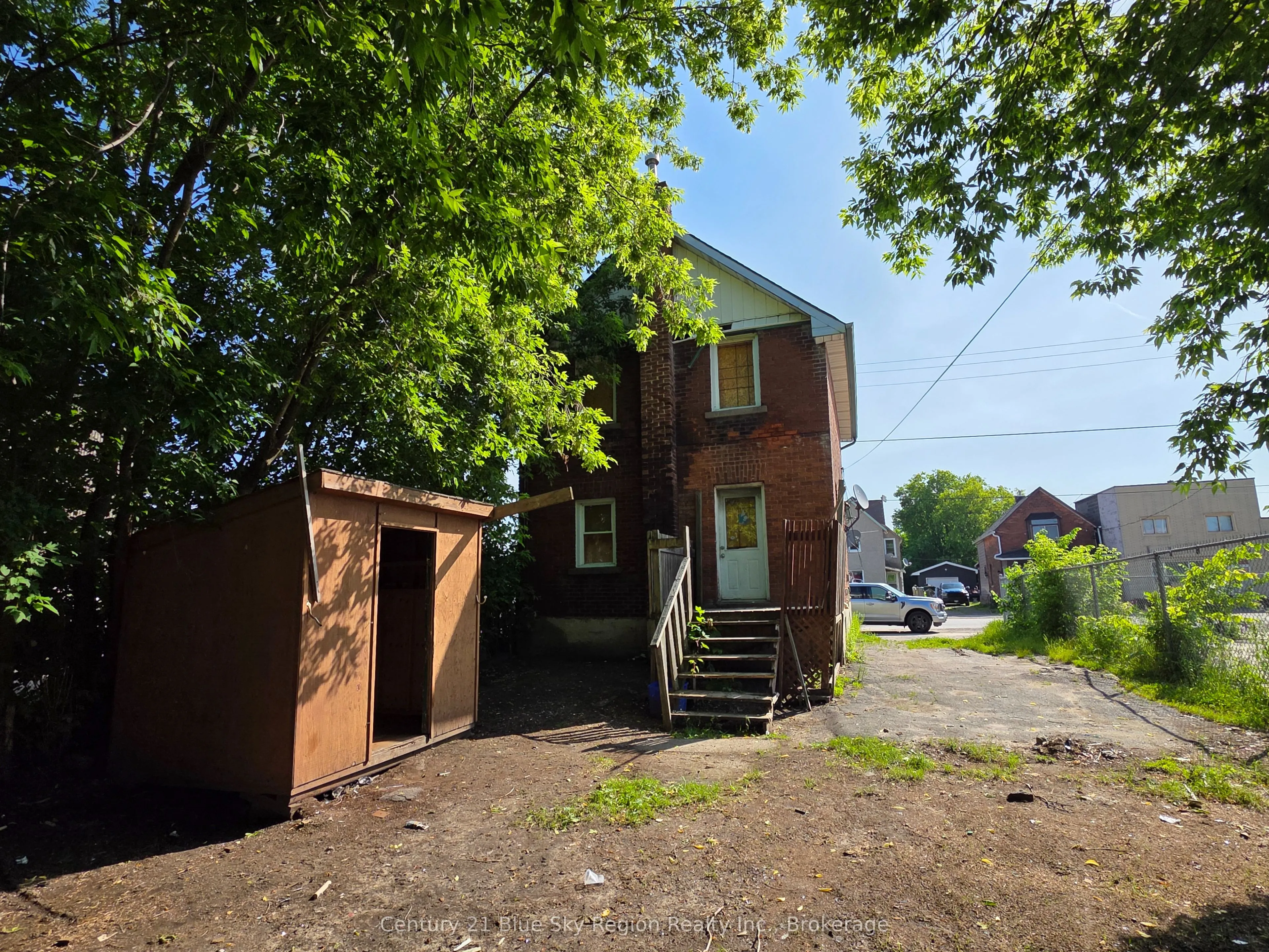 253 Second Avenue W