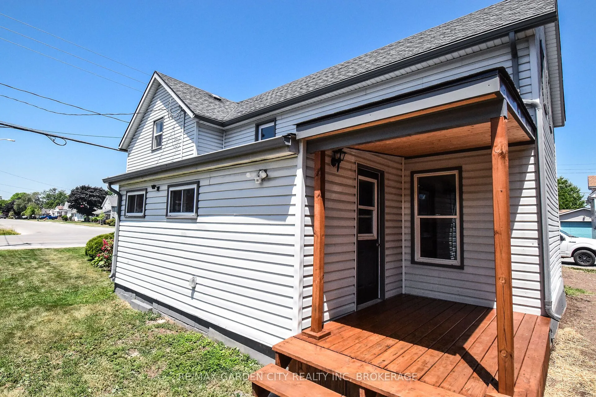 583 FIELDEN Avenue