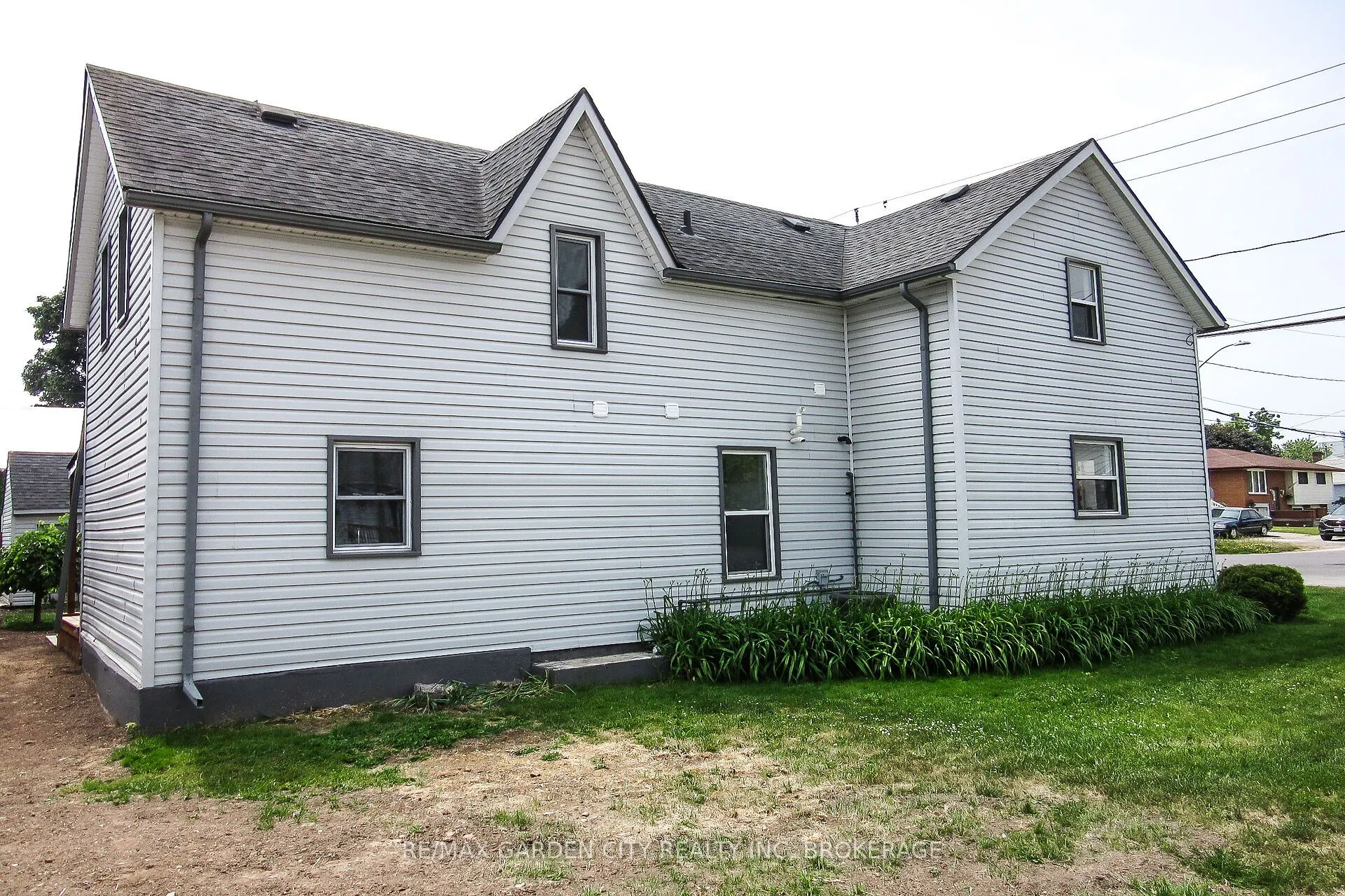583 FIELDEN Avenue