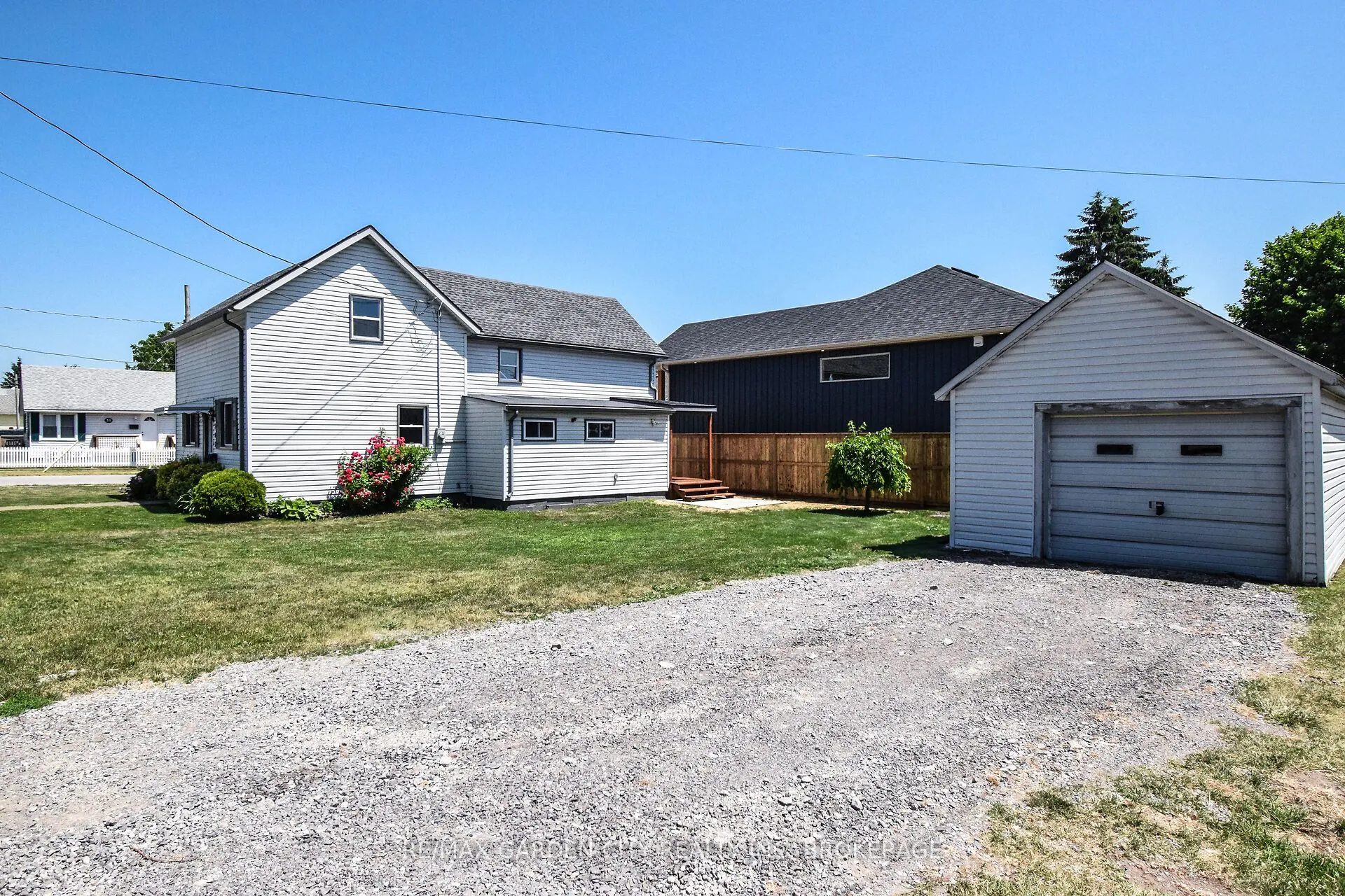 583 FIELDEN Avenue