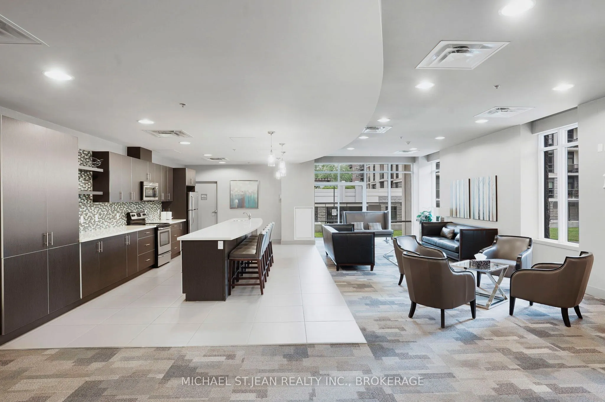 90 Charlton Avenue W, #304