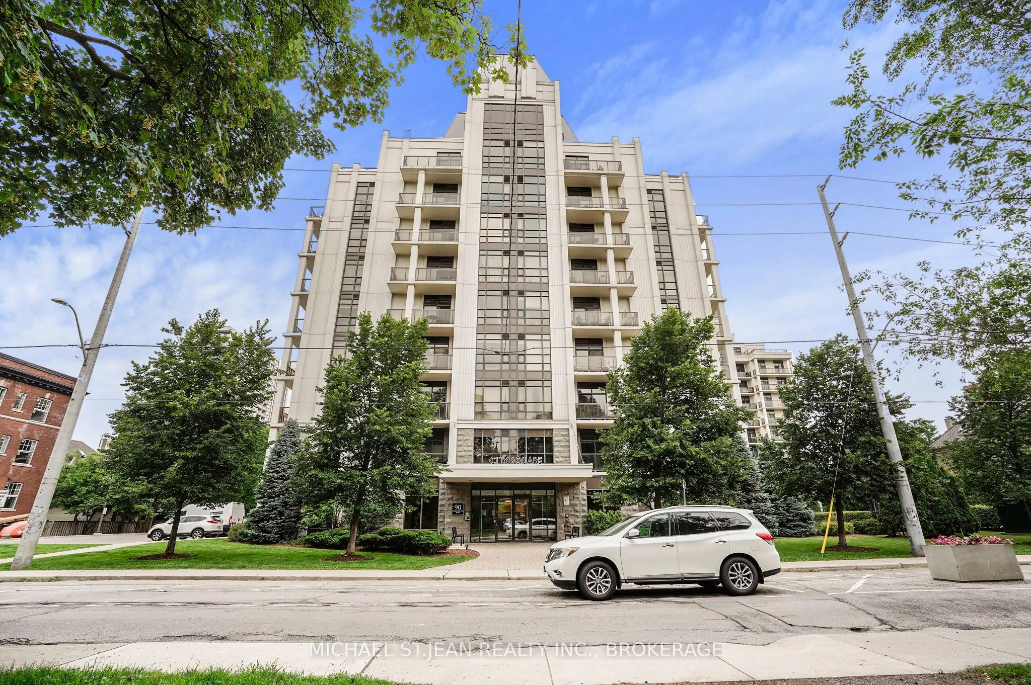 90 Charlton Avenue W, #304