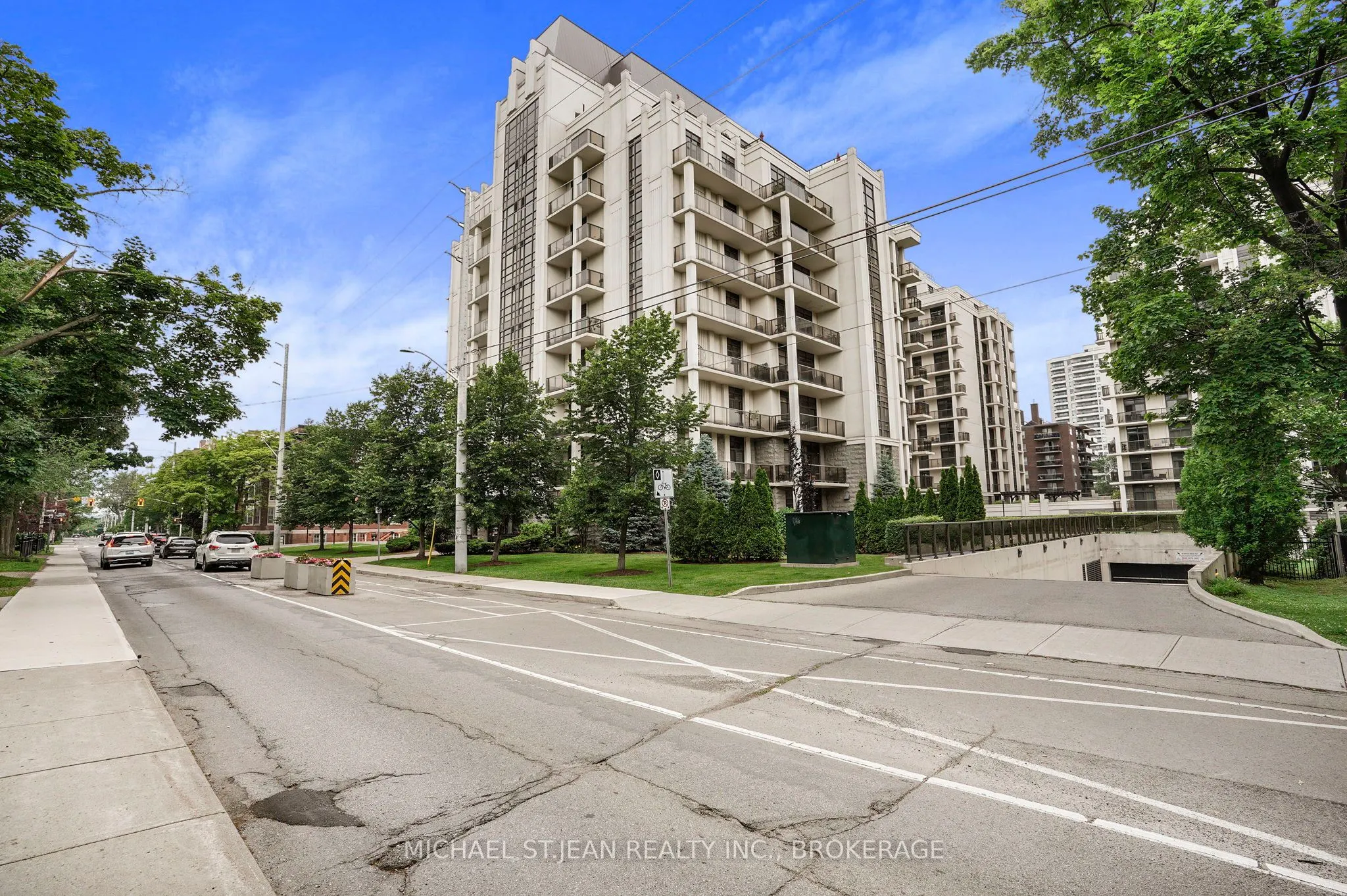 90 Charlton Avenue W, #304