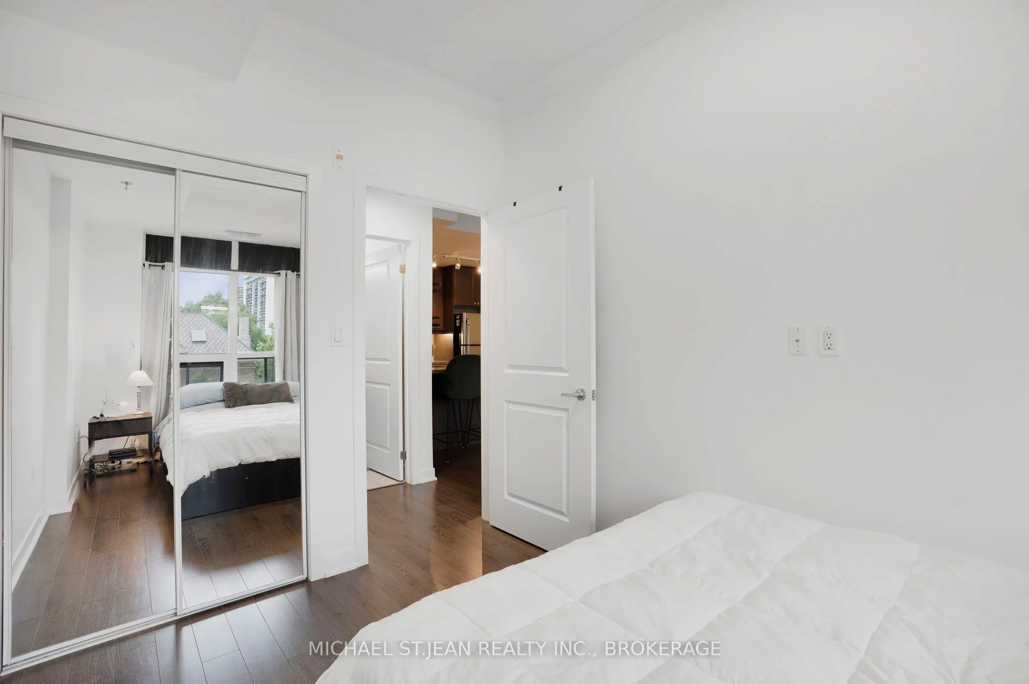 90 Charlton Avenue W, #304