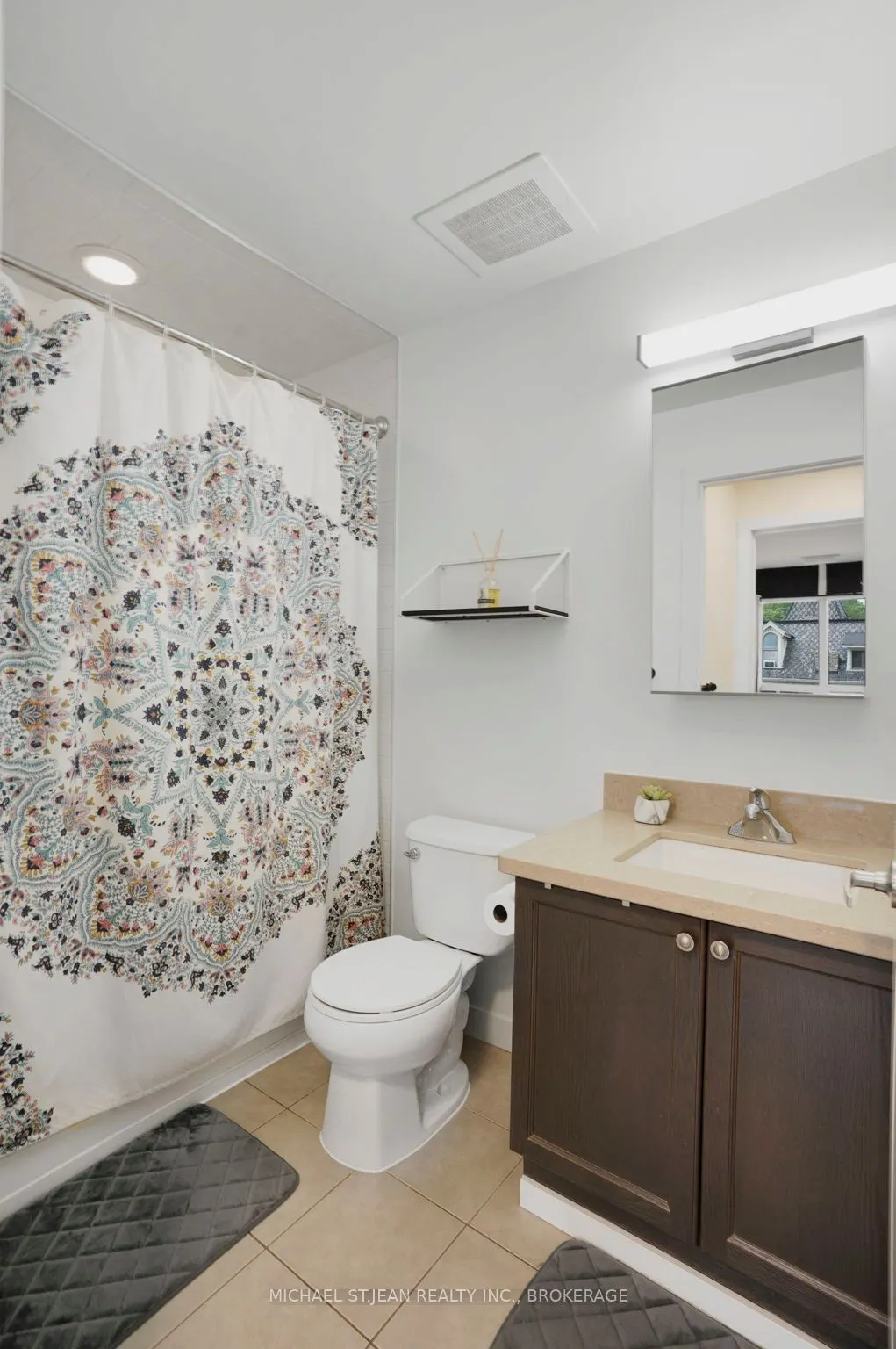 90 Charlton Avenue W, #304