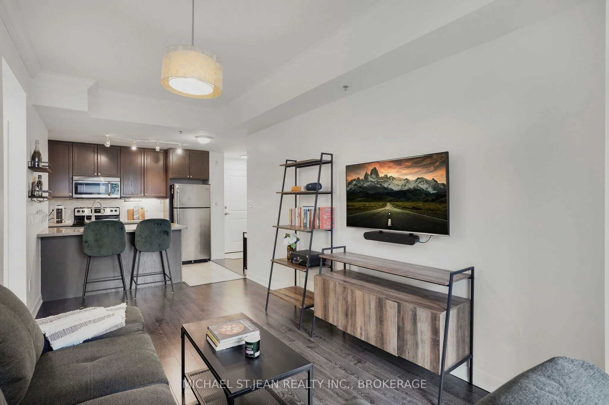 90 Charlton Avenue W, #304