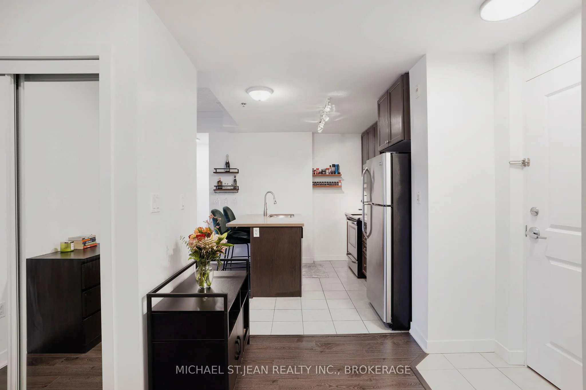 90 Charlton Avenue W, #304