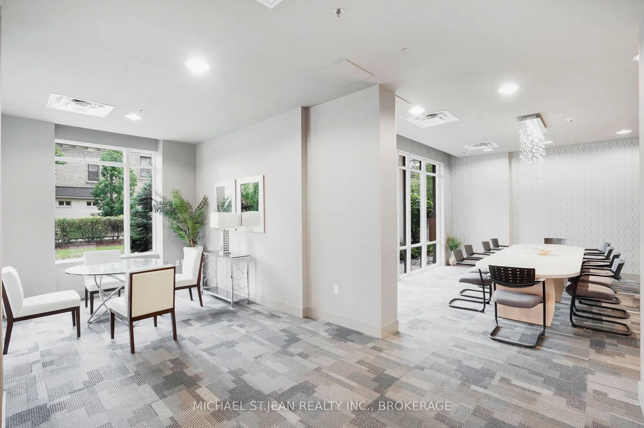 90 Charlton Avenue W, #304