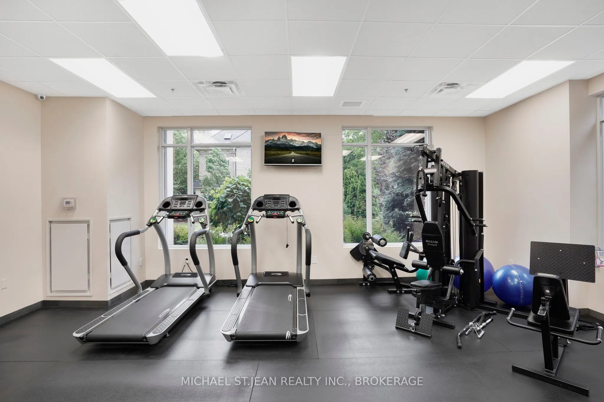 90 Charlton Avenue W, #304