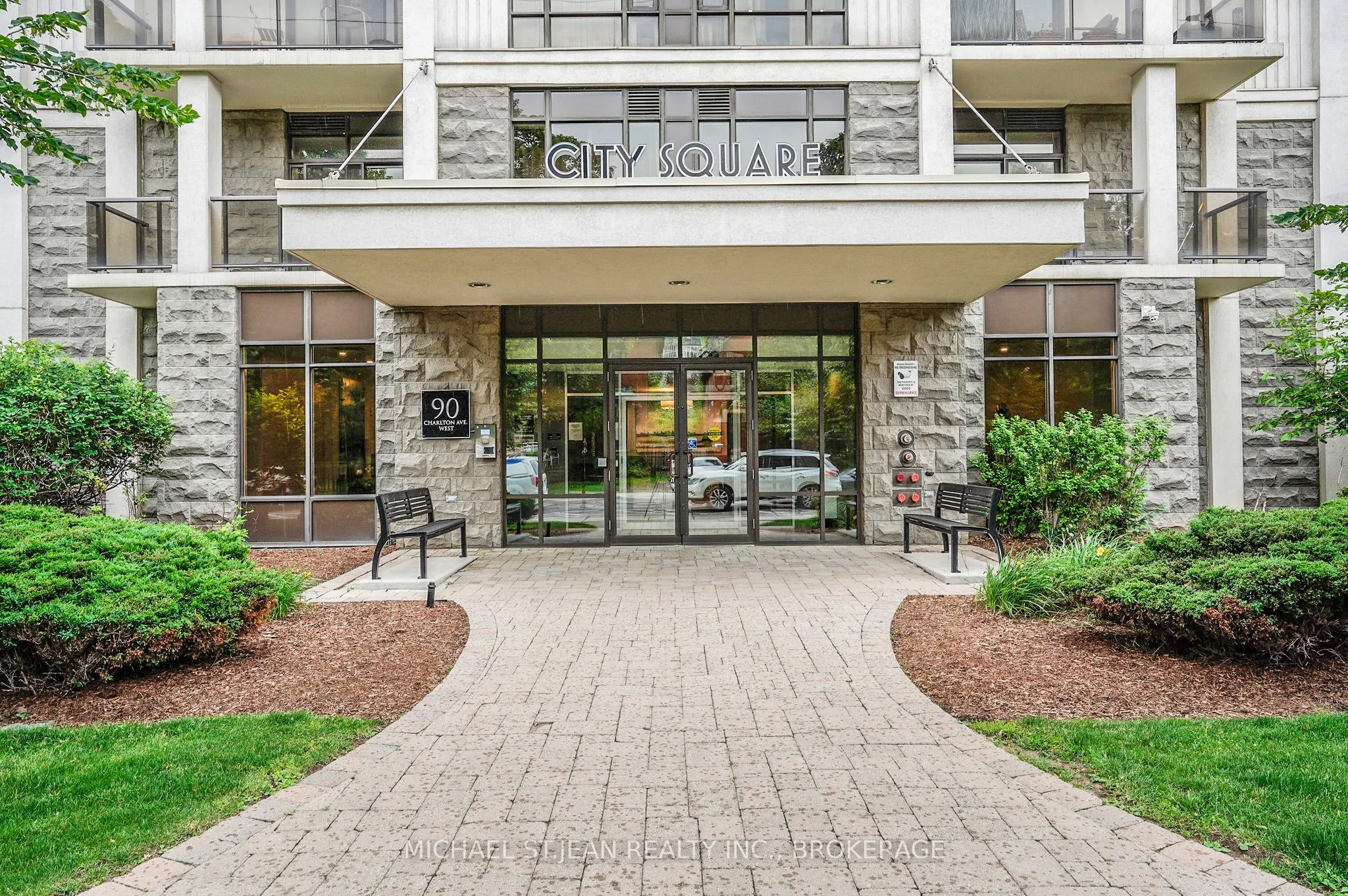 90 Charlton Avenue W, #304