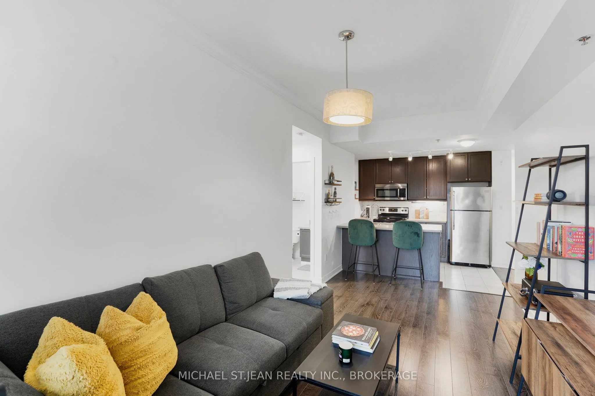 90 Charlton Avenue W, #304