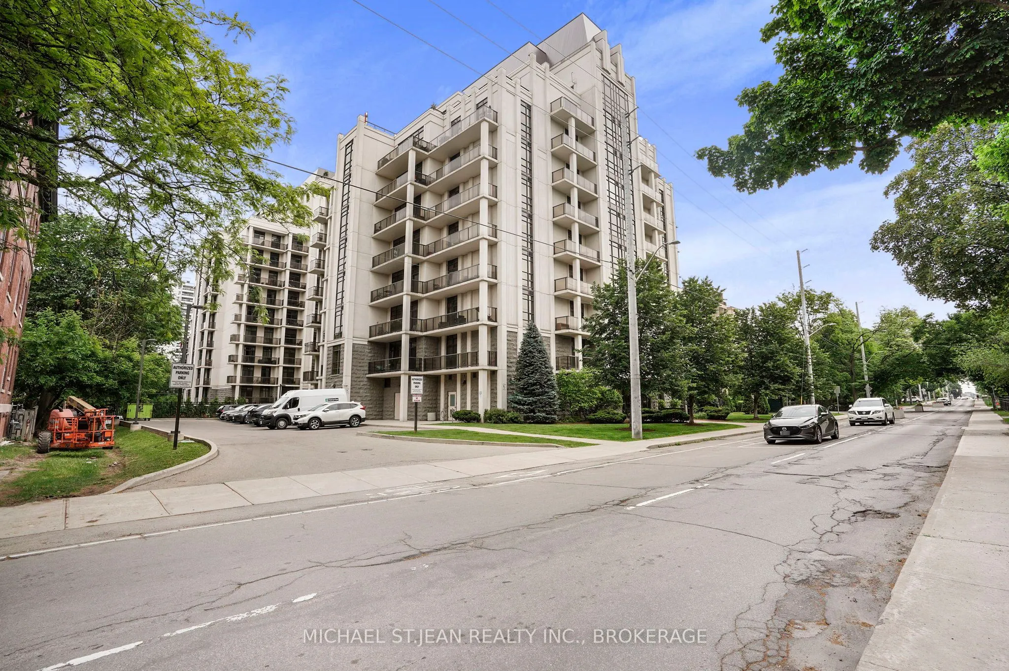 90 Charlton Avenue W, #304
