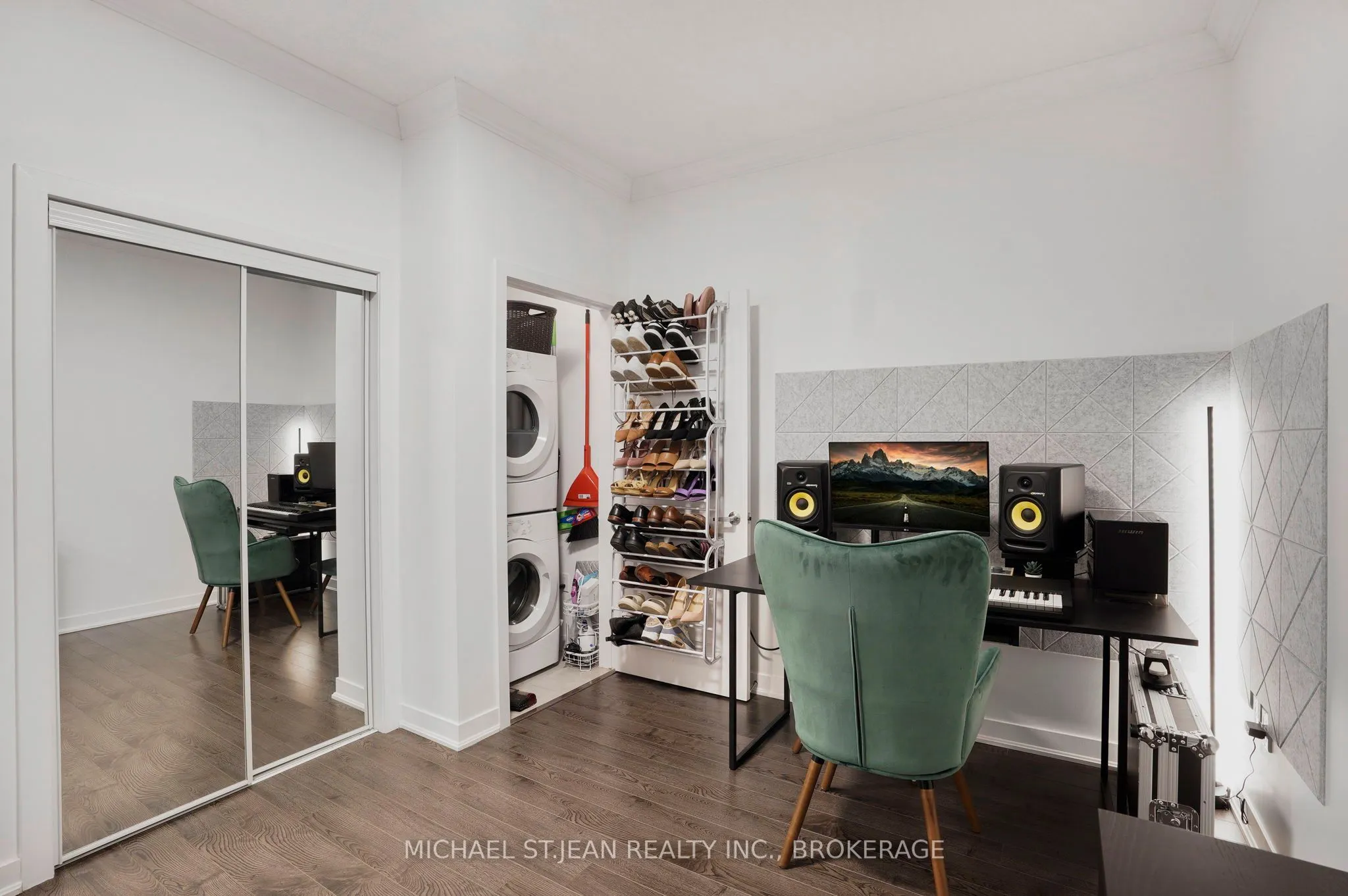 90 Charlton Avenue W, #304