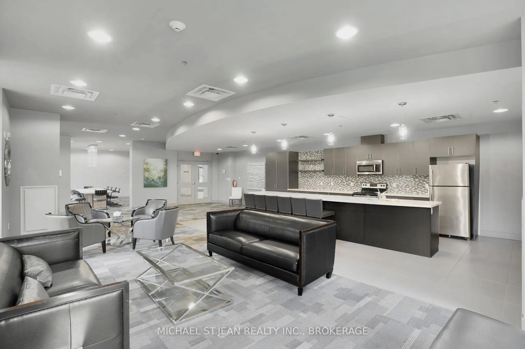90 Charlton Avenue W, #304