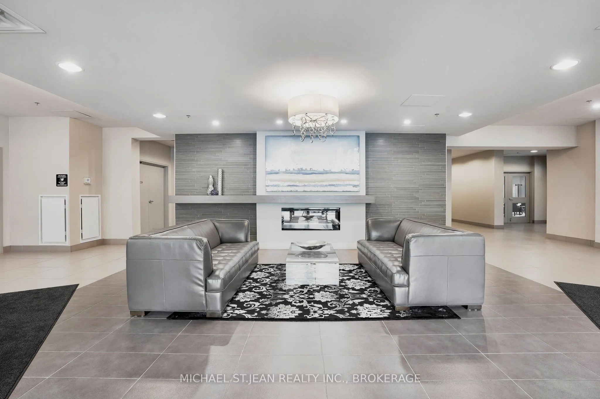 90 Charlton Avenue W, #304