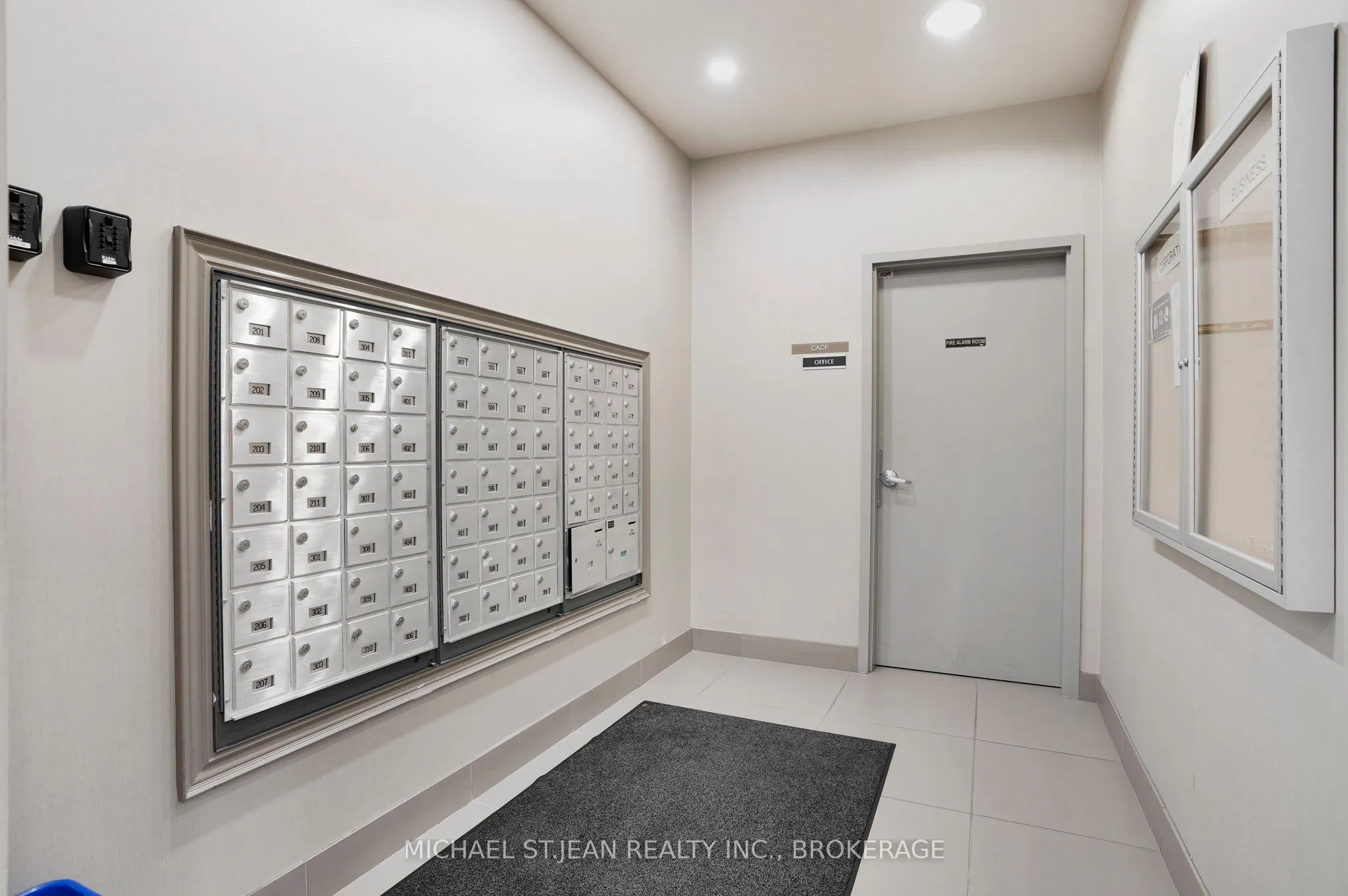 90 Charlton Avenue W, #304