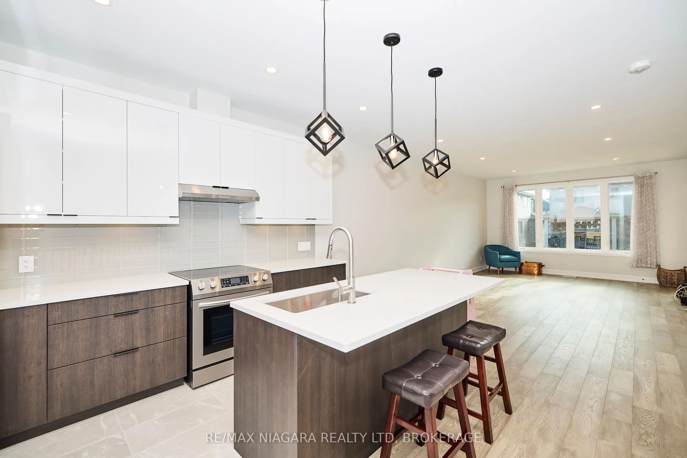 3914 MITCHELL Crescent