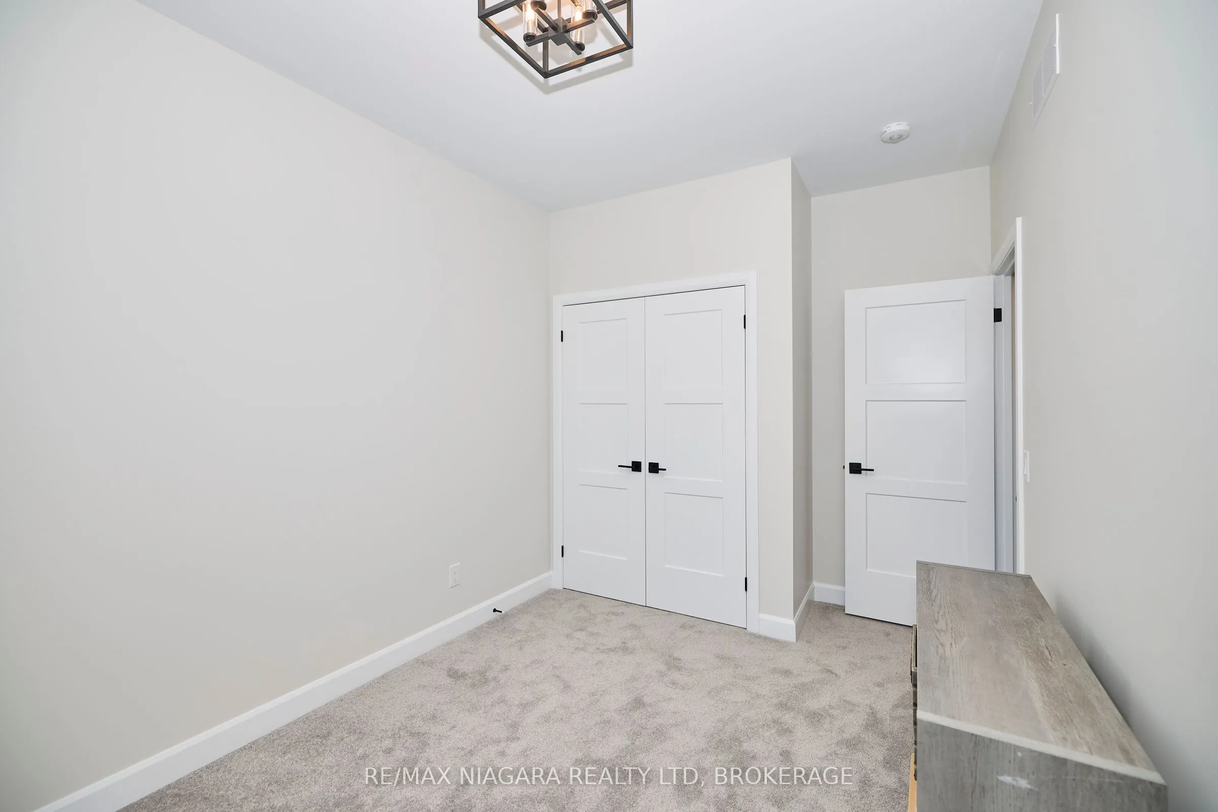 3914 MITCHELL Crescent