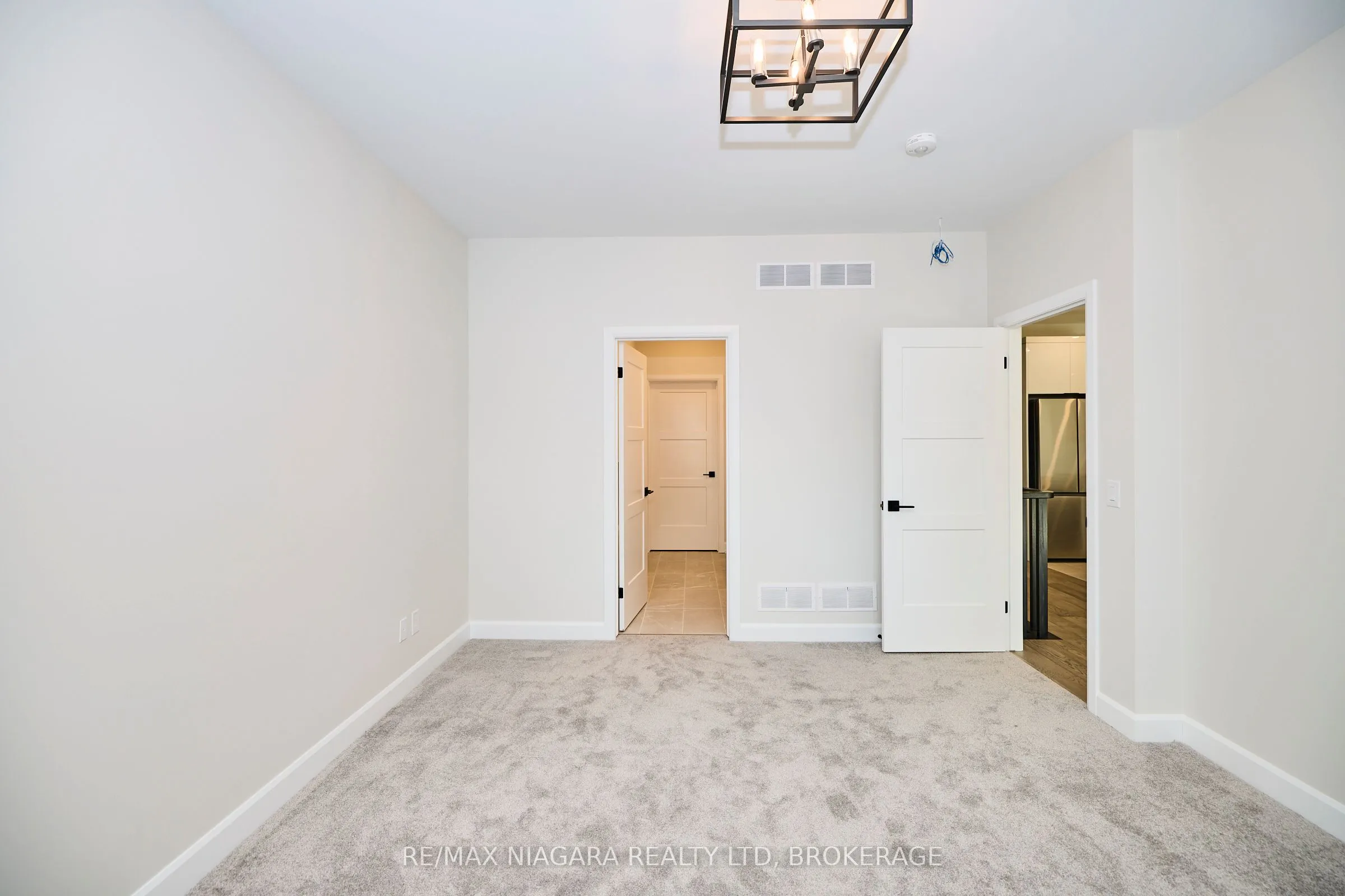 3914 MITCHELL Crescent