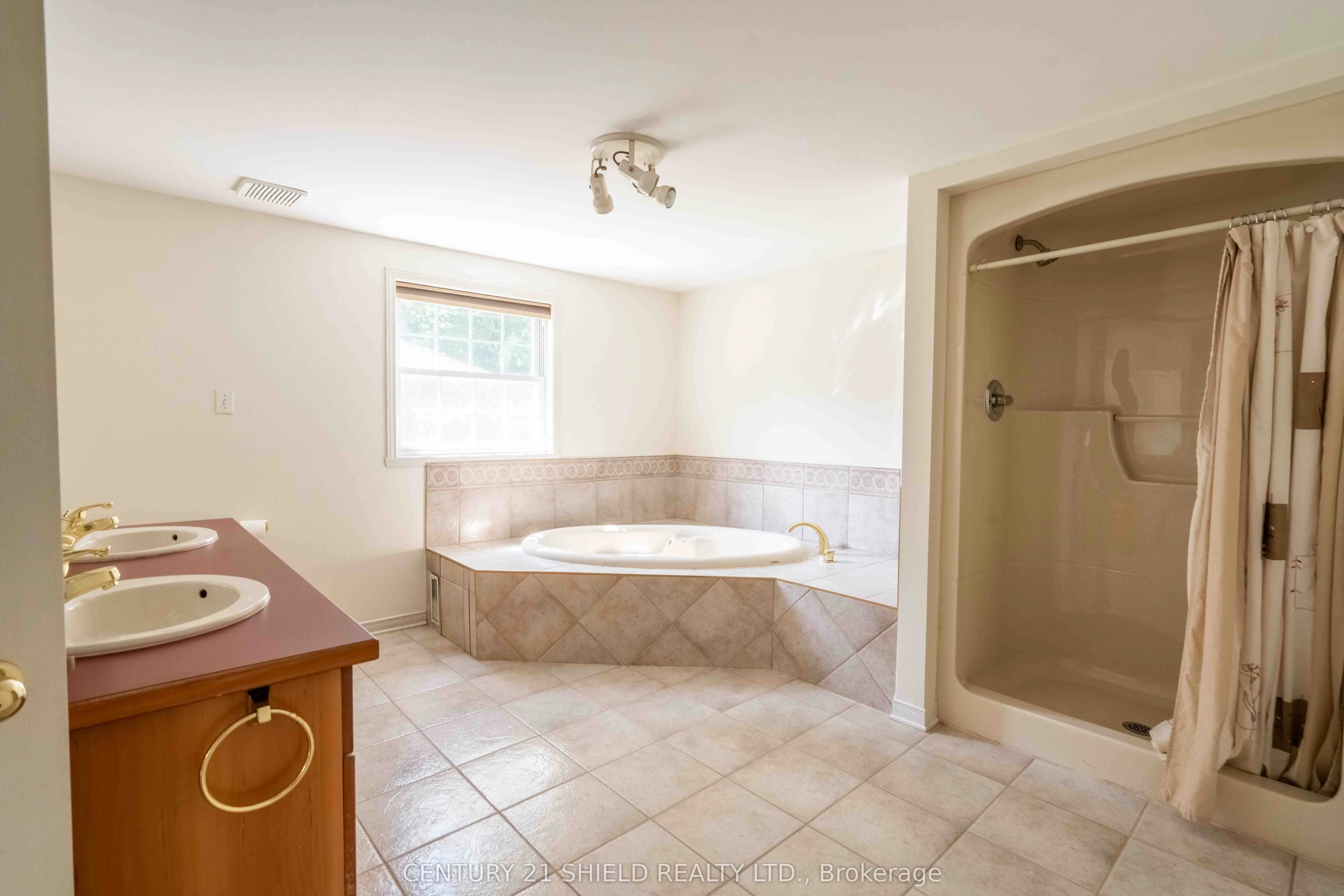 315 Eleventh Street E