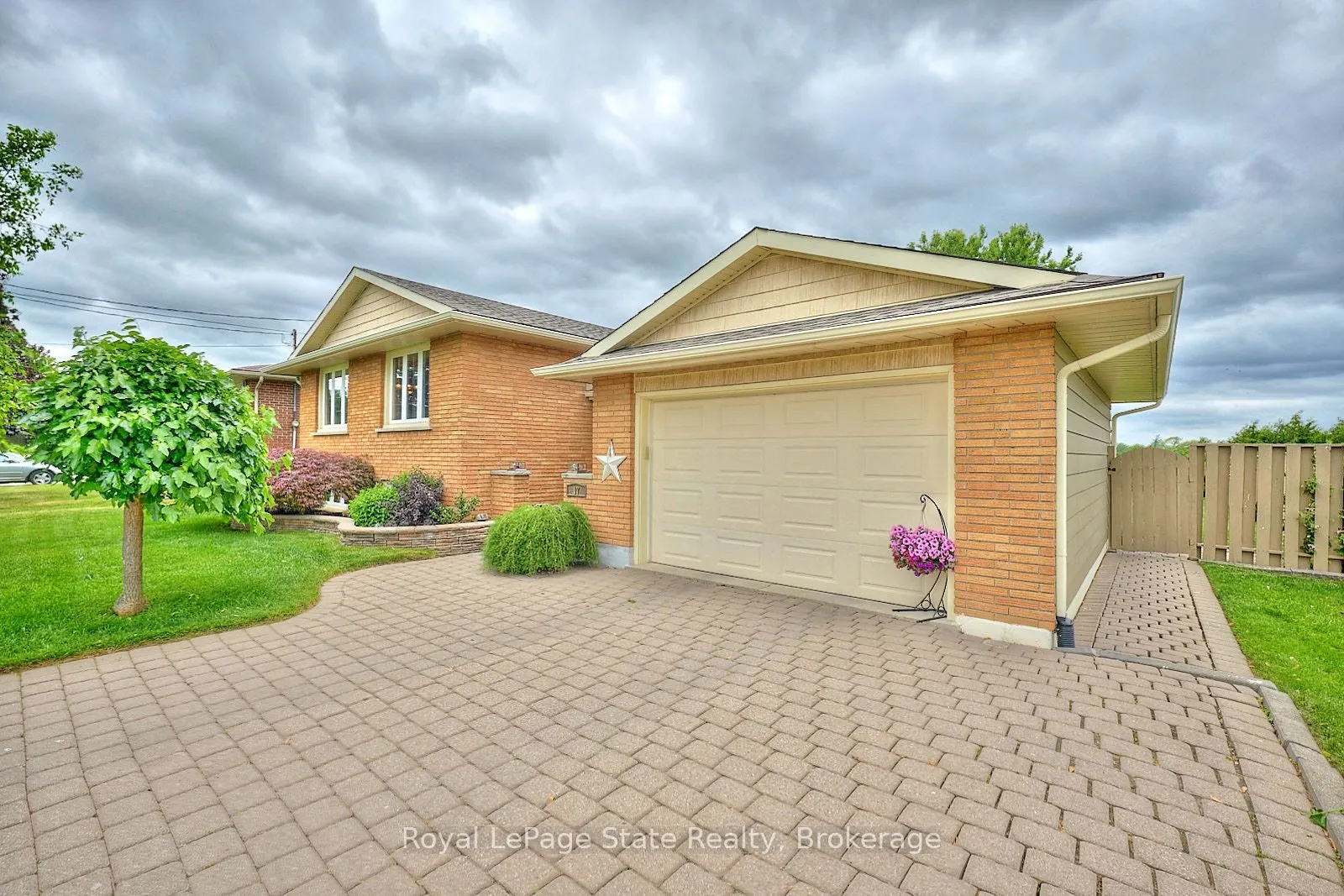 17 Oakes Road N