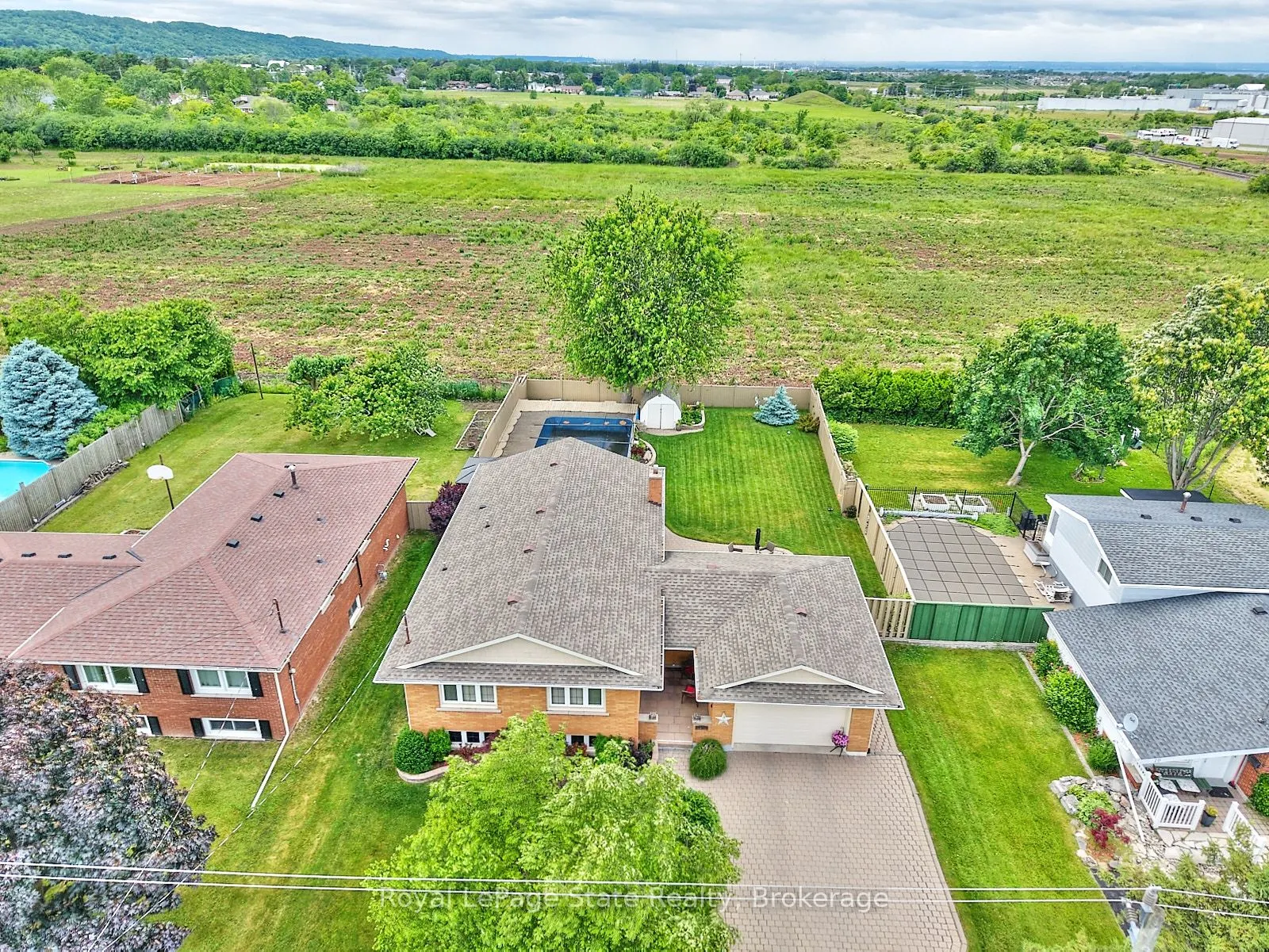 17 Oakes Road N