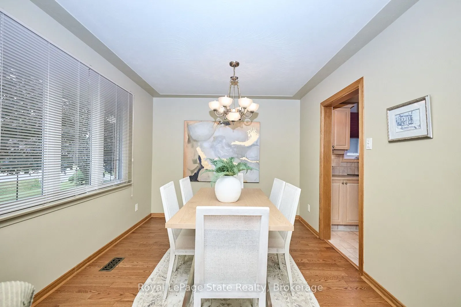 17 Oakes Road N