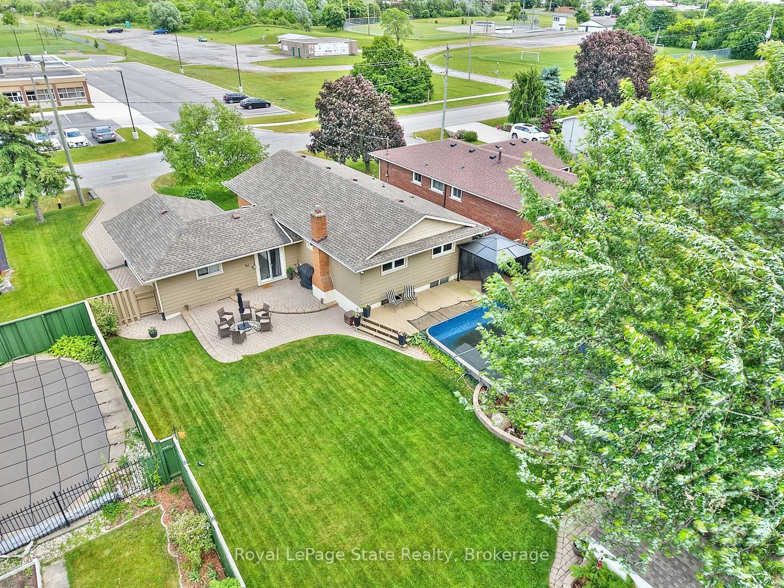 17 Oakes Road N
