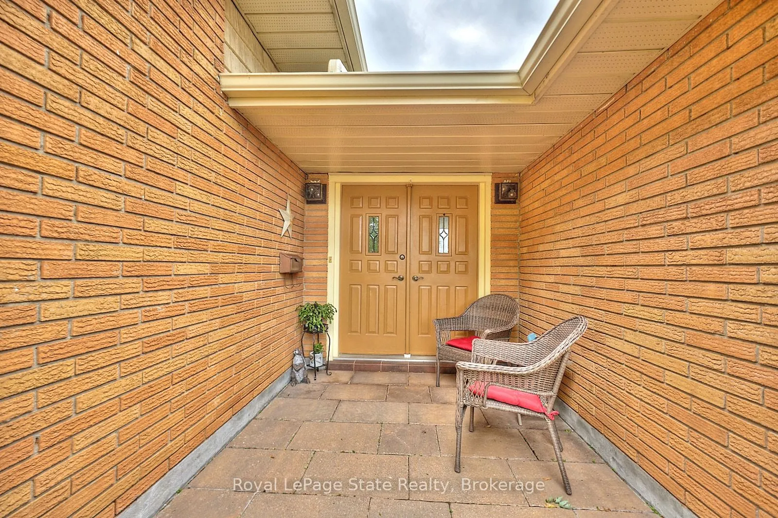 17 Oakes Road N