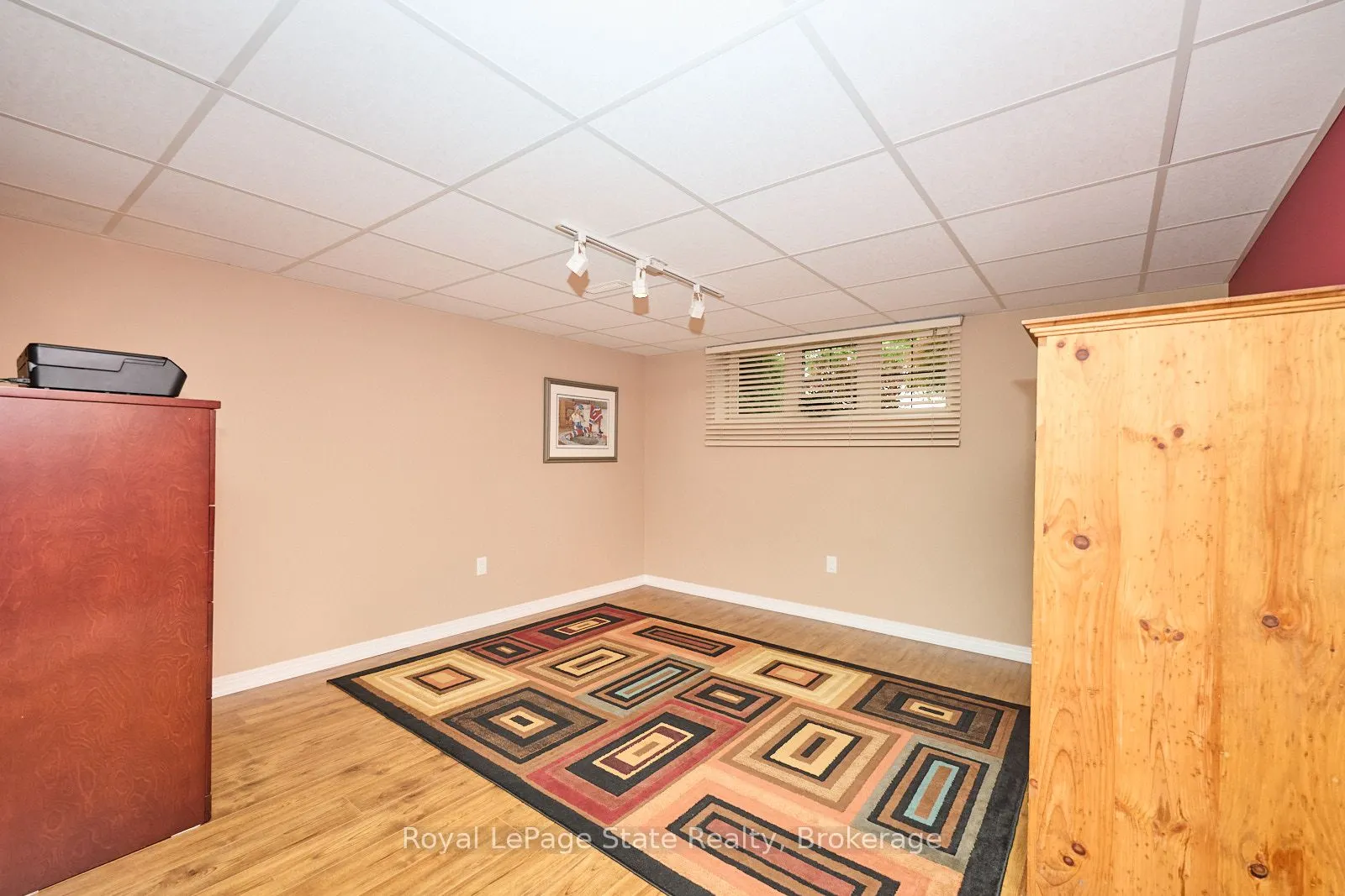 17 Oakes Road N