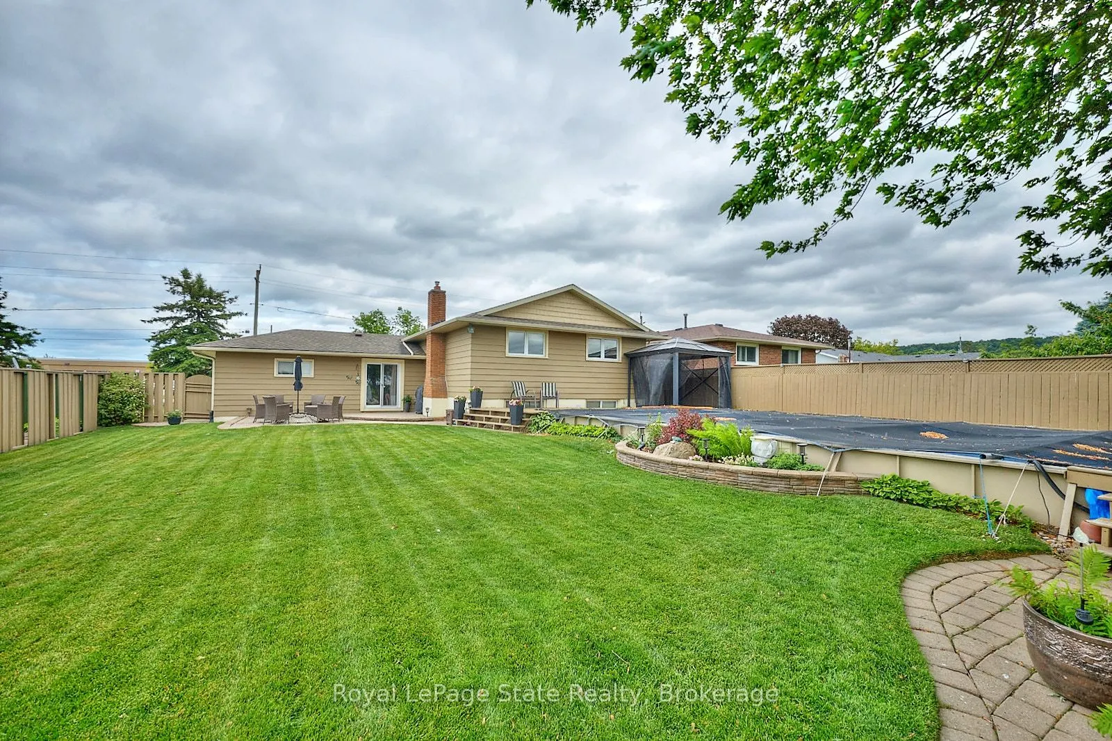 17 Oakes Road N