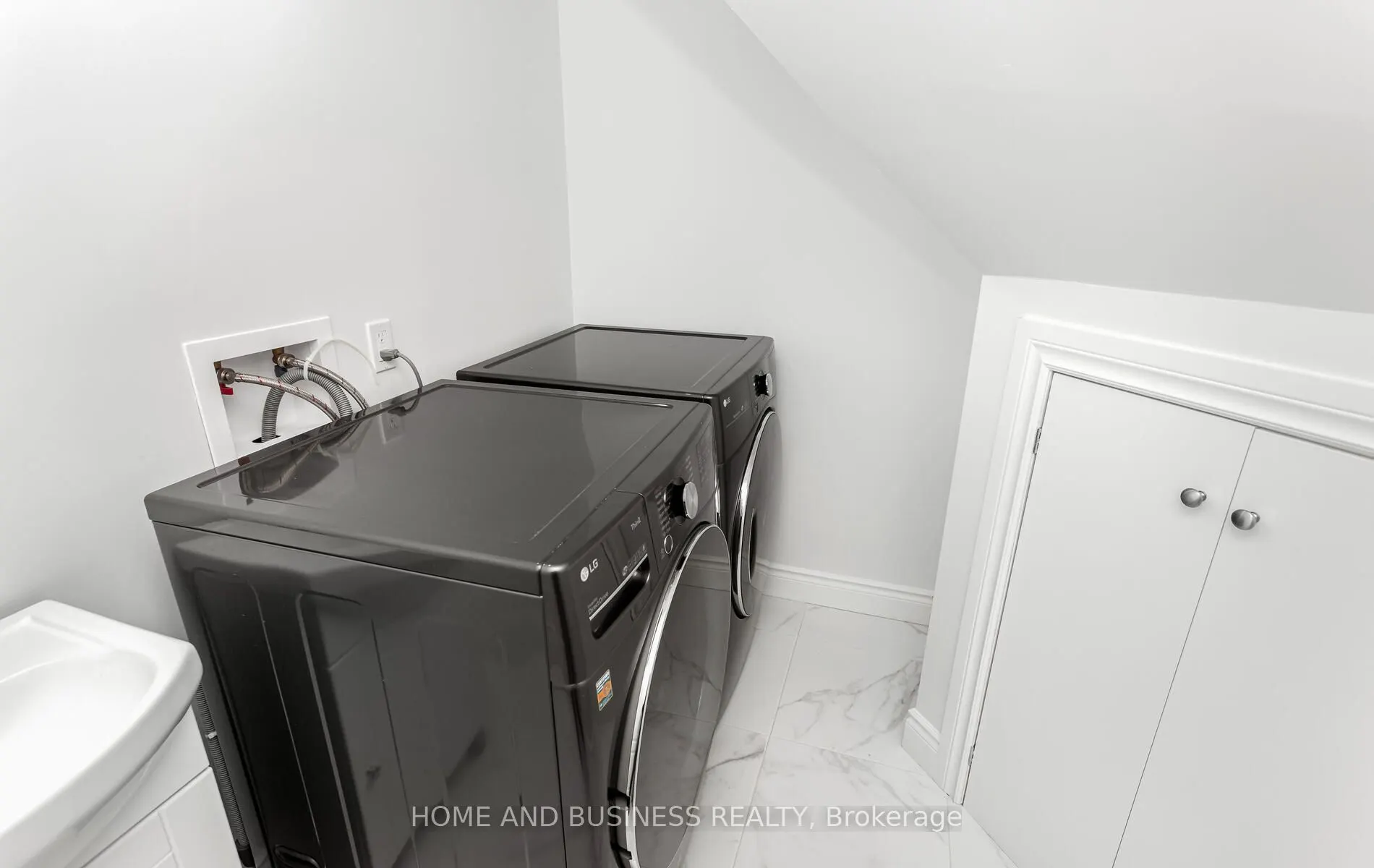 27 Deerfield Lane