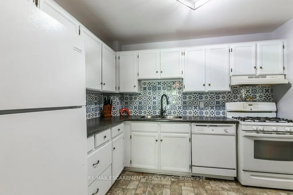 109 Wilson Street W, #14