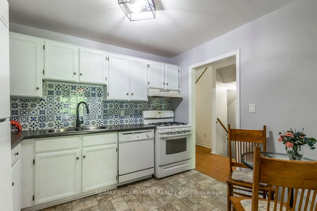 109 Wilson Street W, #14