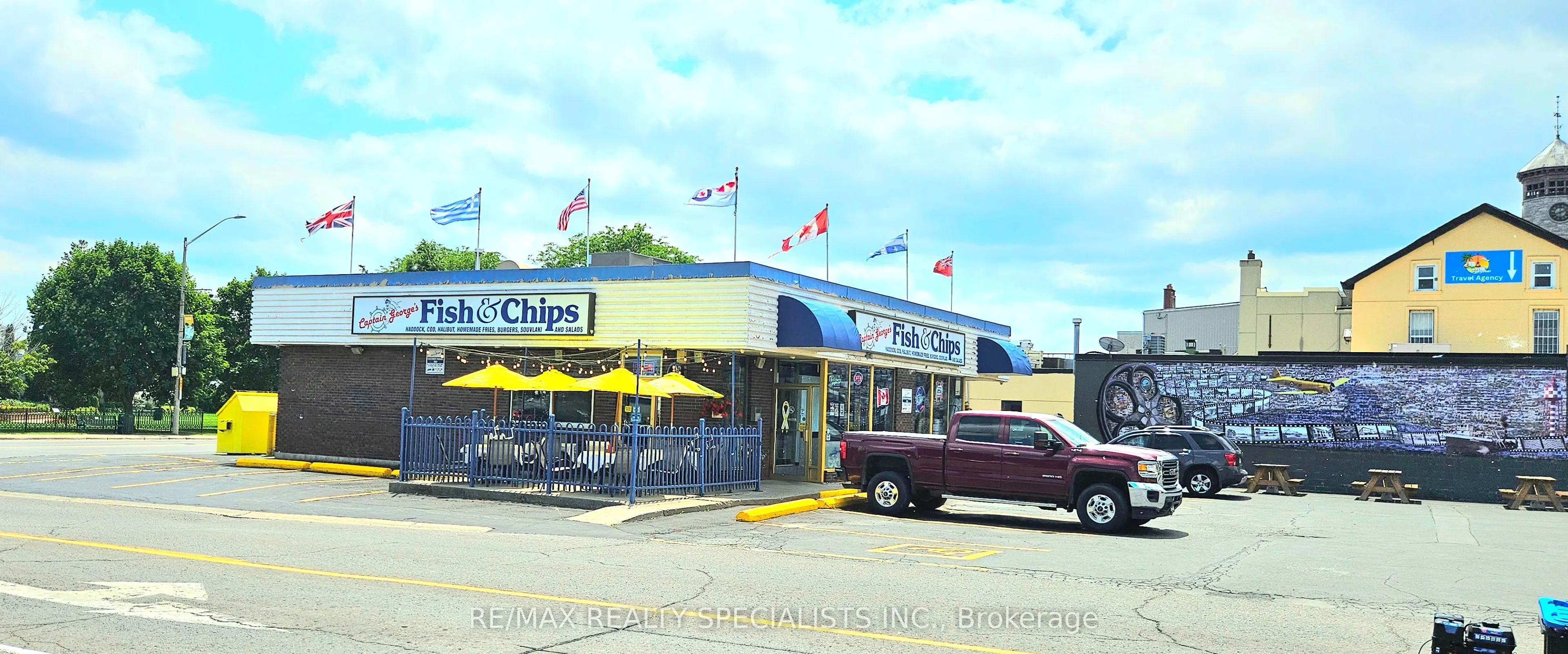 25 Dundas Street W
