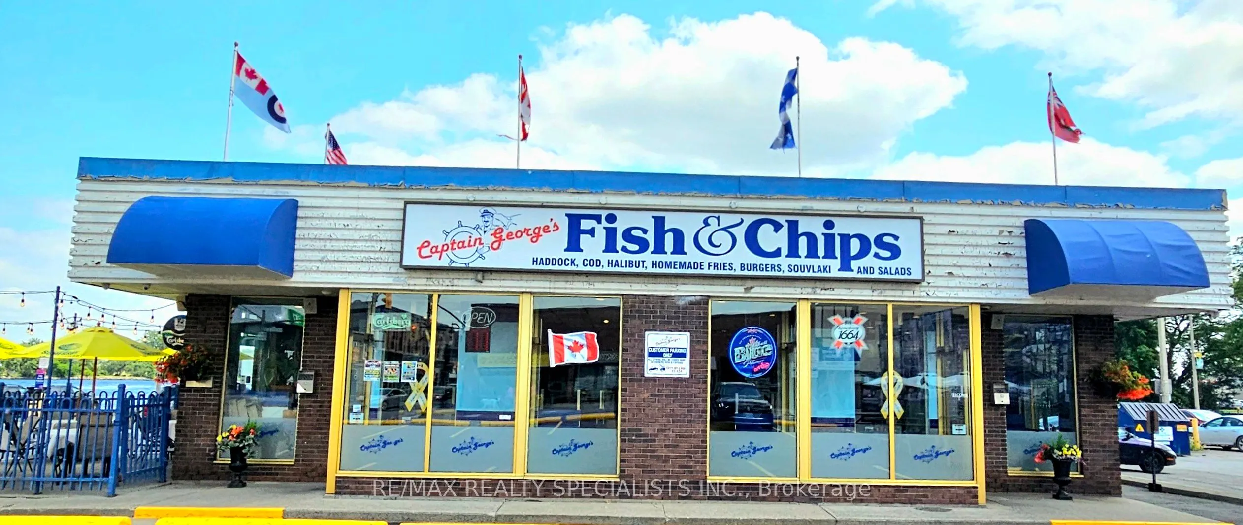 25 Dundas Street W