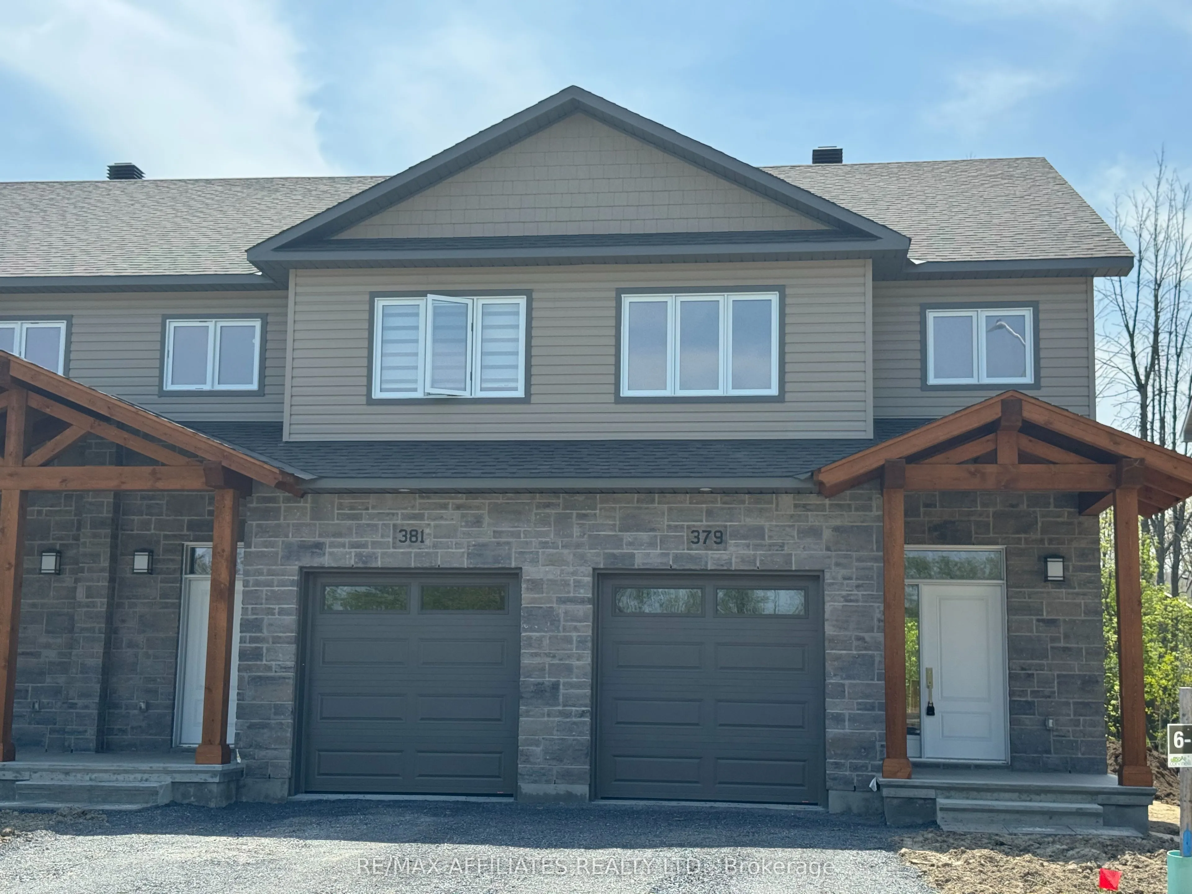 359 VOYAGEUR Place