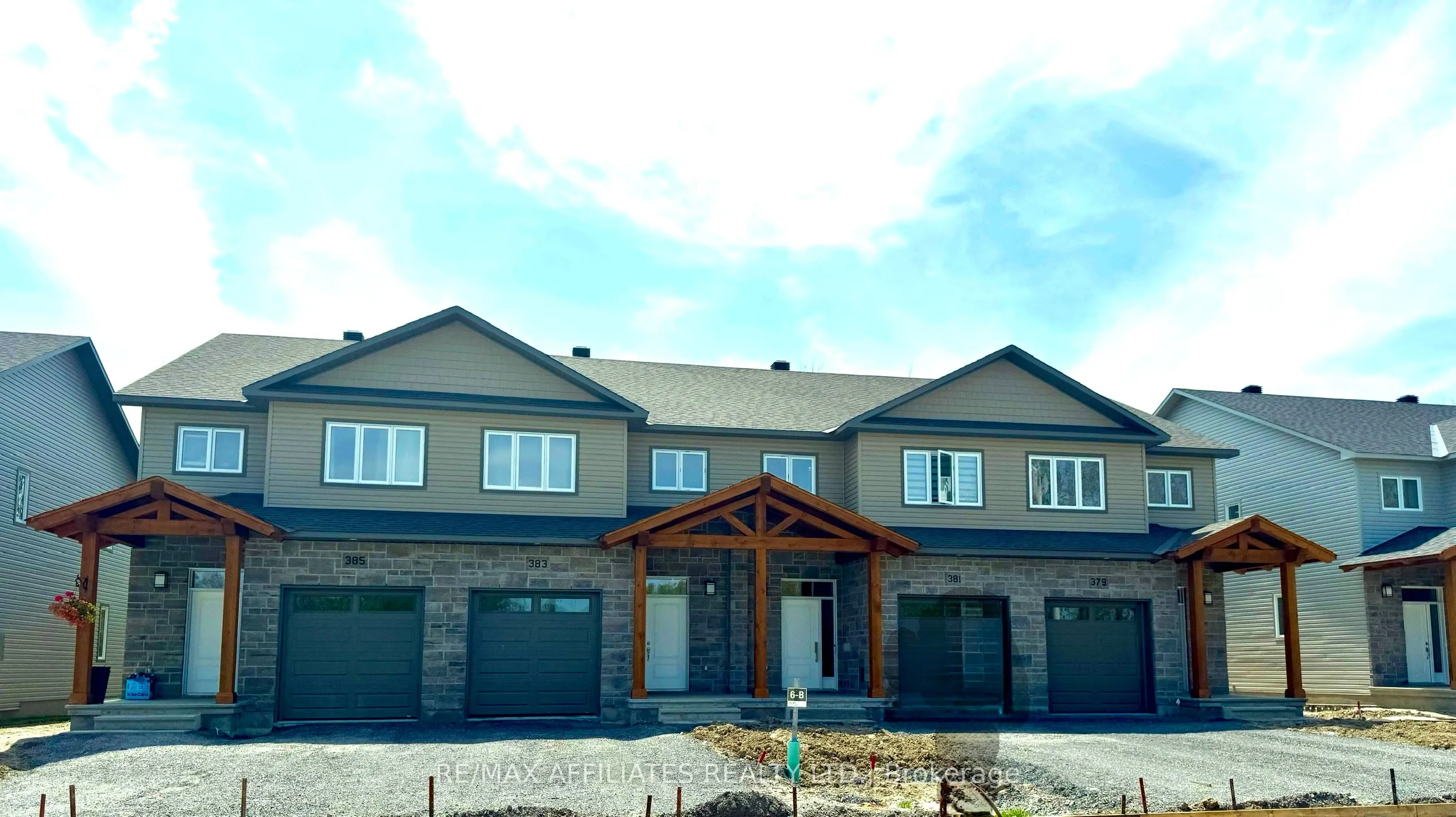 359 VOYAGEUR Place