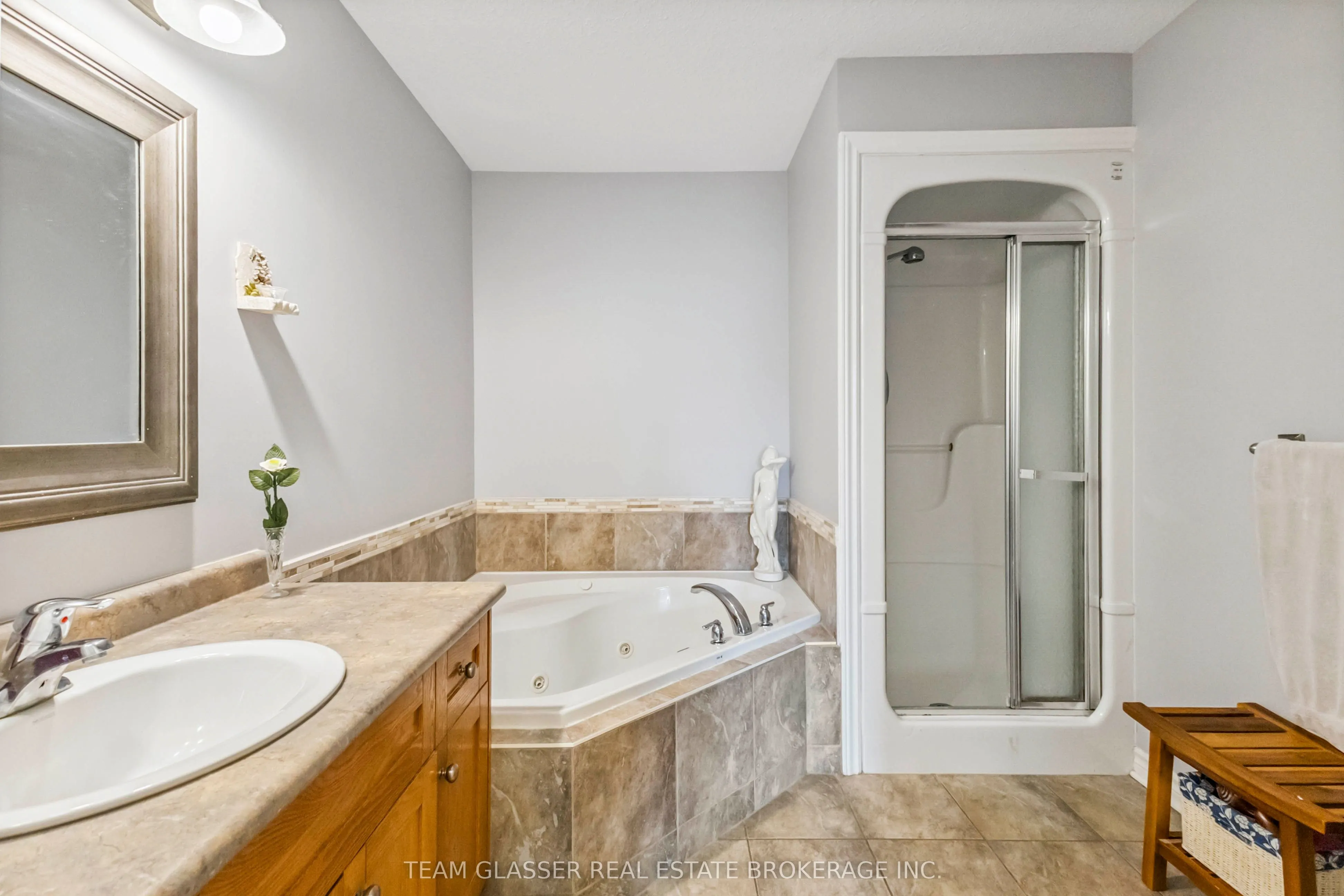 5 FOXHOLLOW Drive, #5
