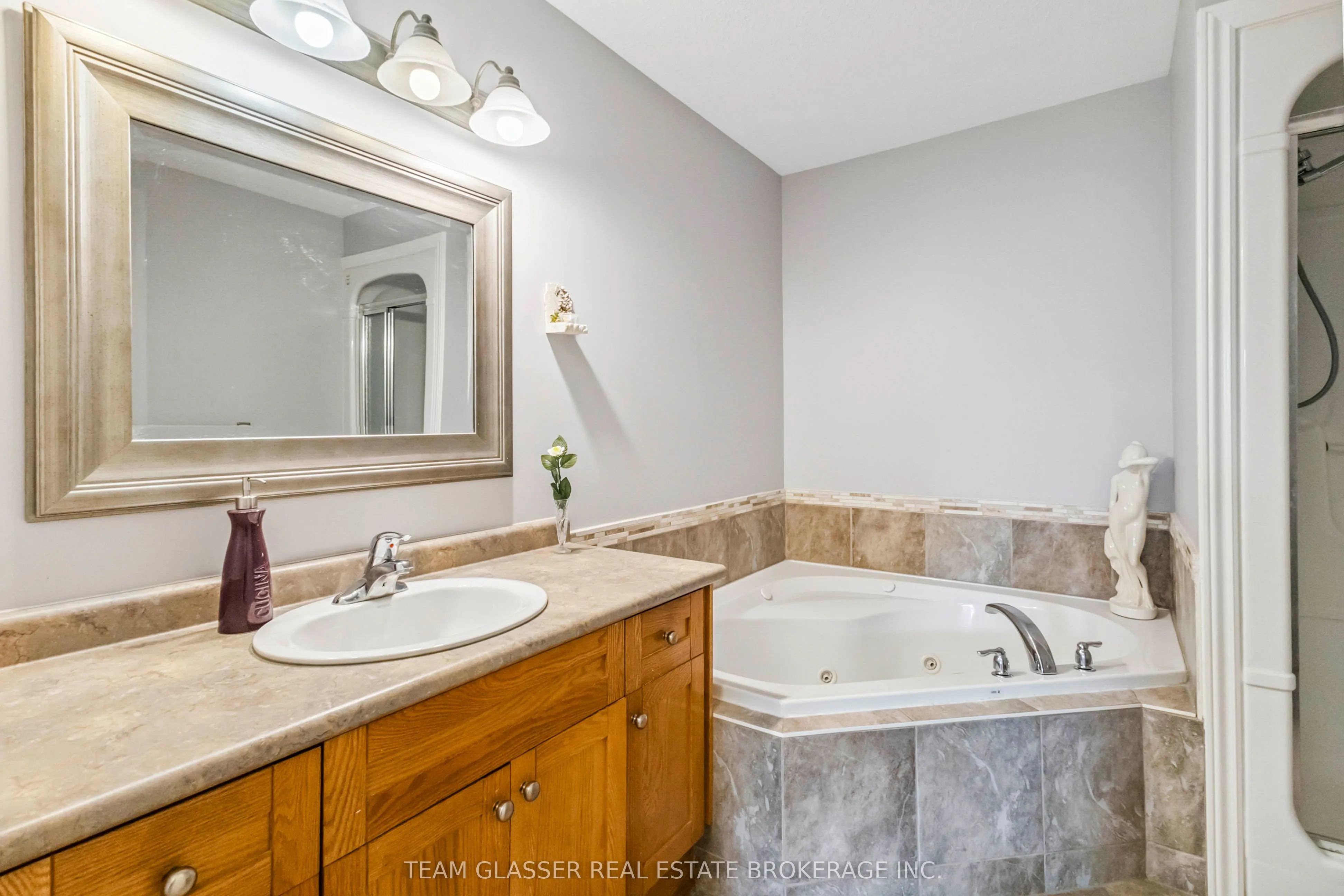 5 FOXHOLLOW Drive, #5