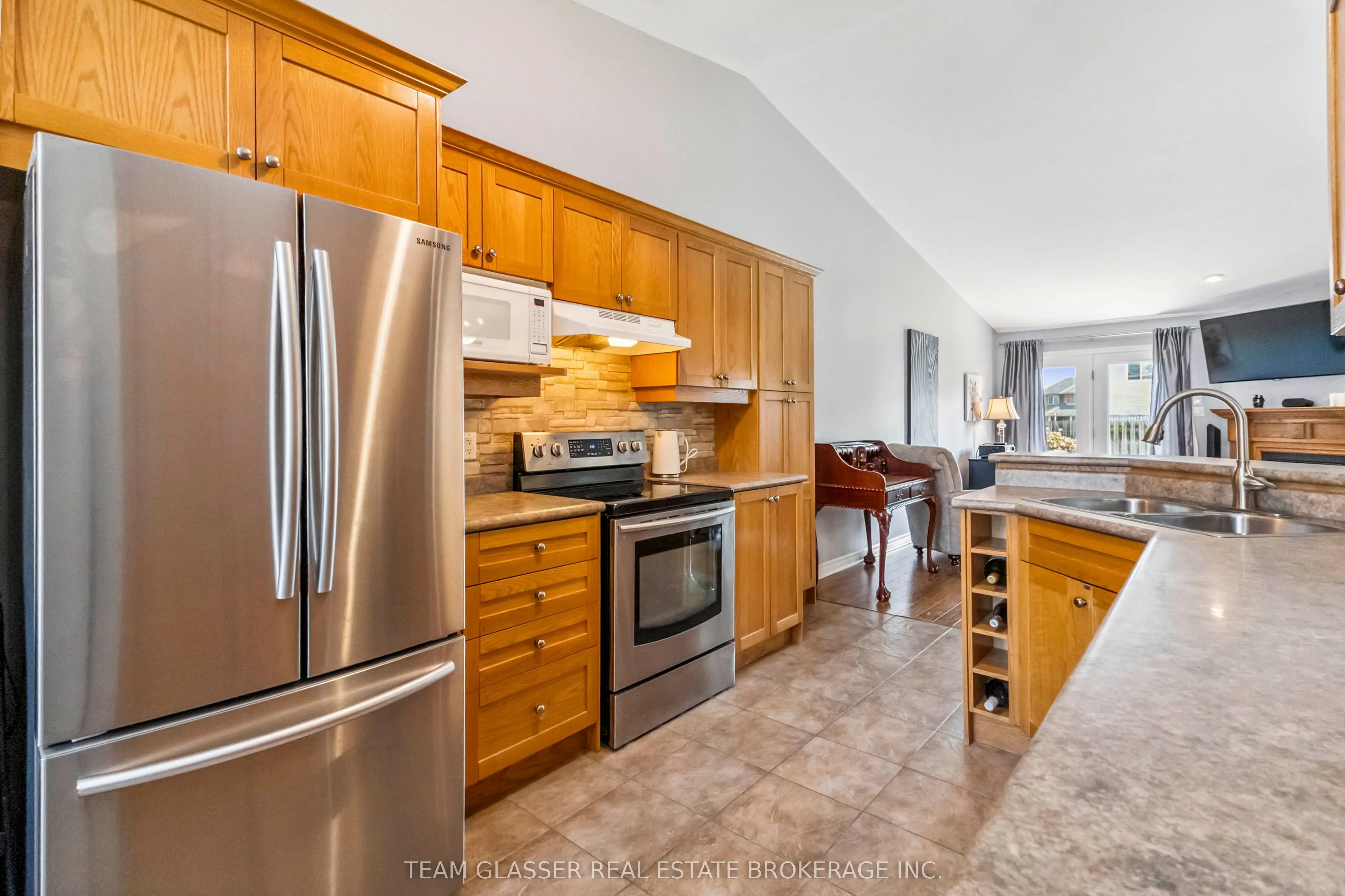 5 FOXHOLLOW Drive, #5