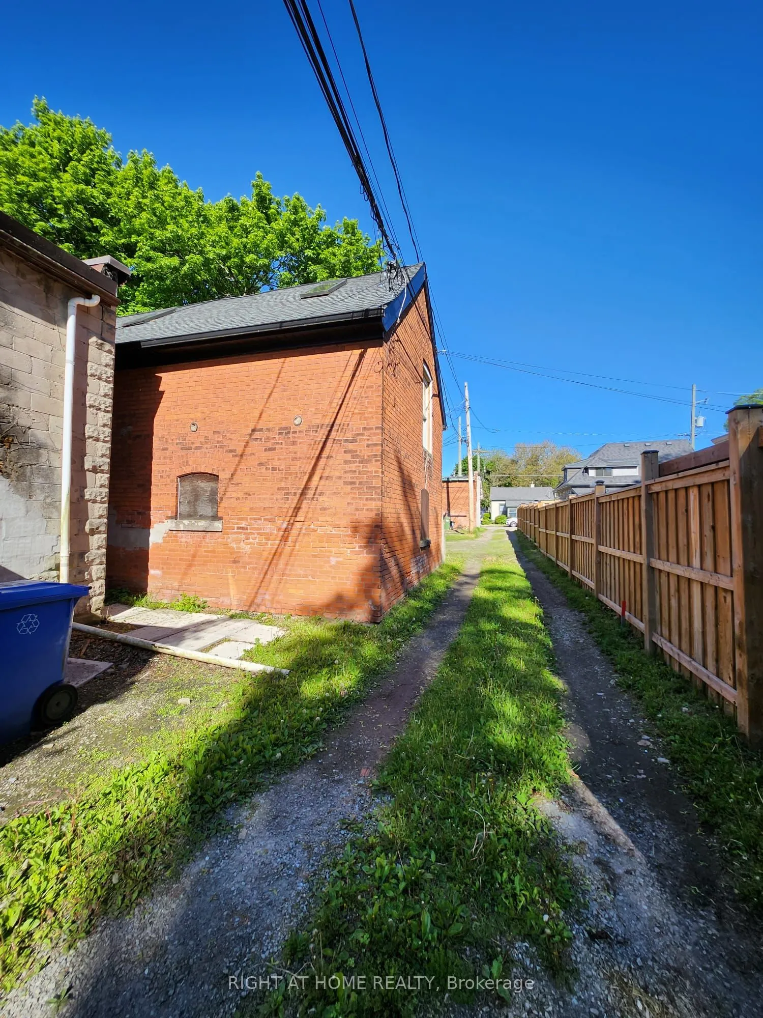 171 King Street W, #Garage