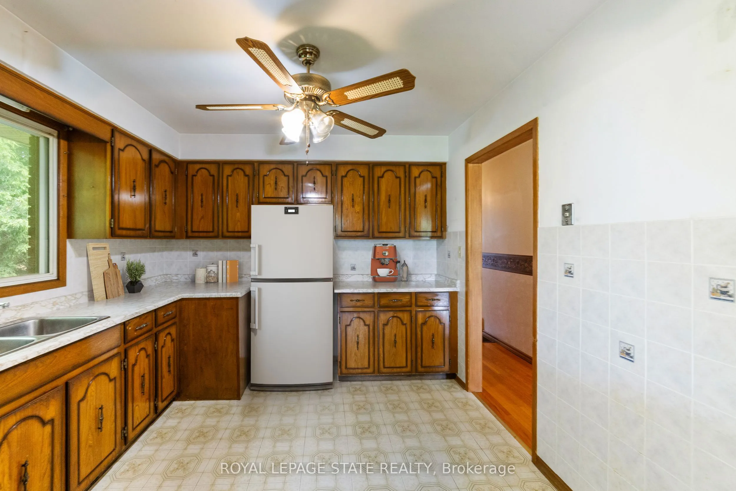 240 Mud Street W