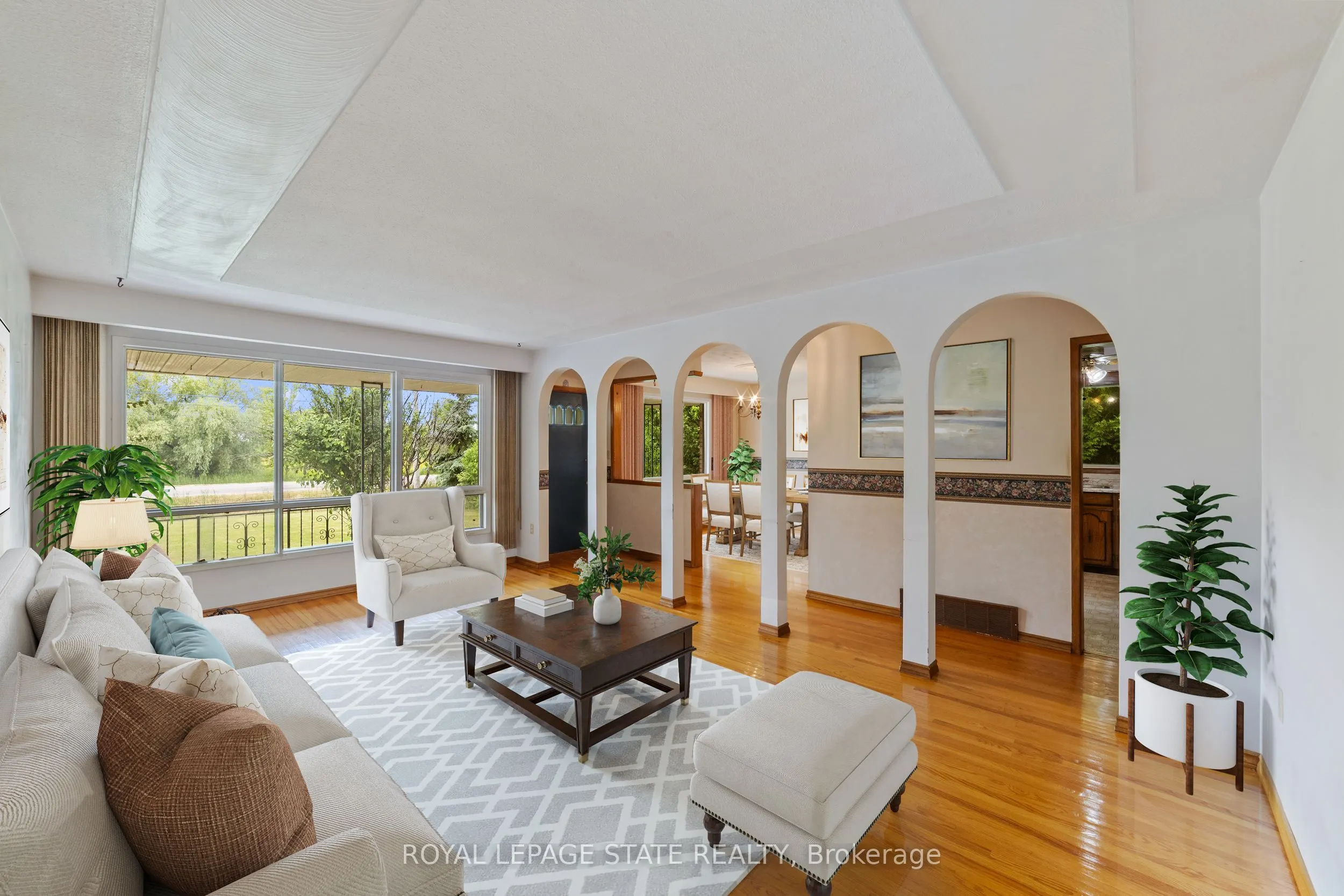 240 Mud Street W