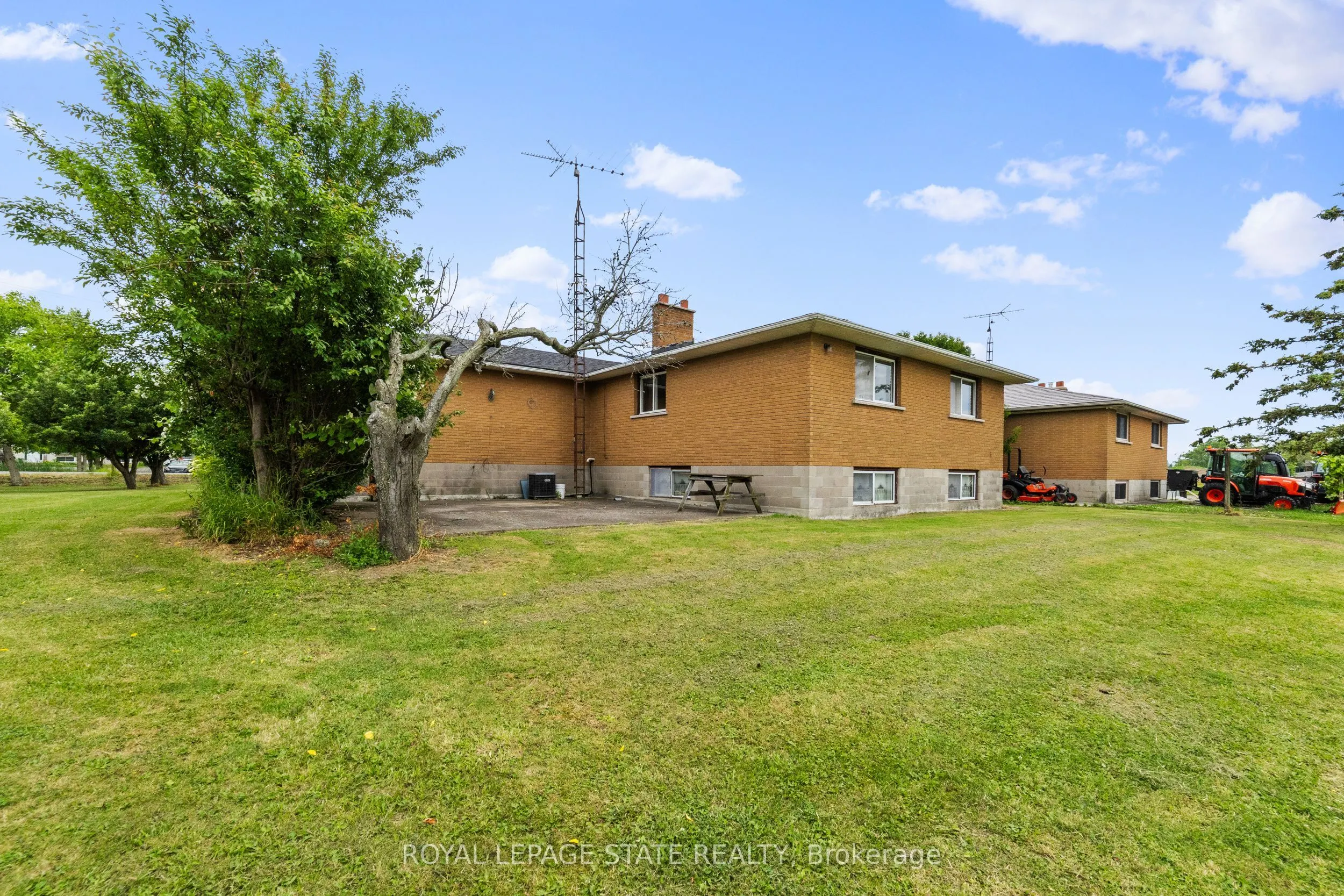 240 Mud Street W