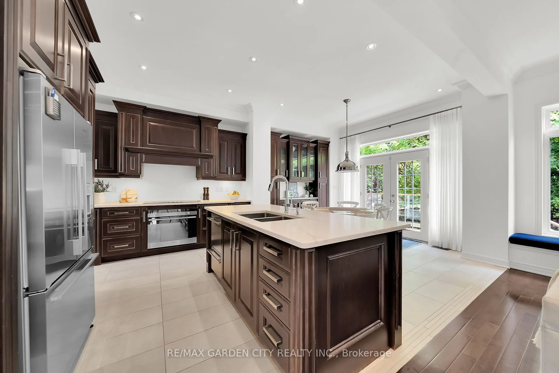 6 VANDERBURGH Lane