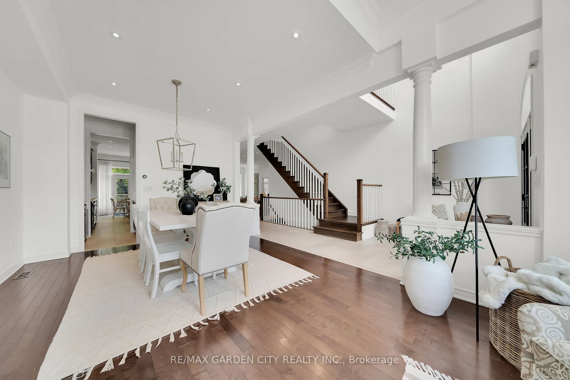 6 VANDERBURGH Lane