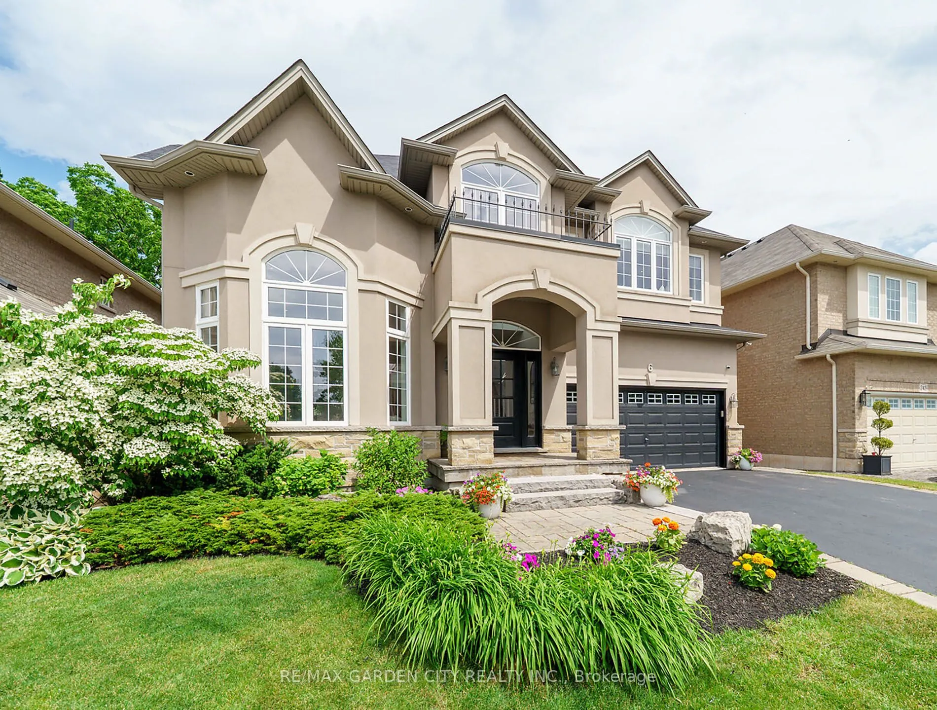 6 VANDERBURGH Lane