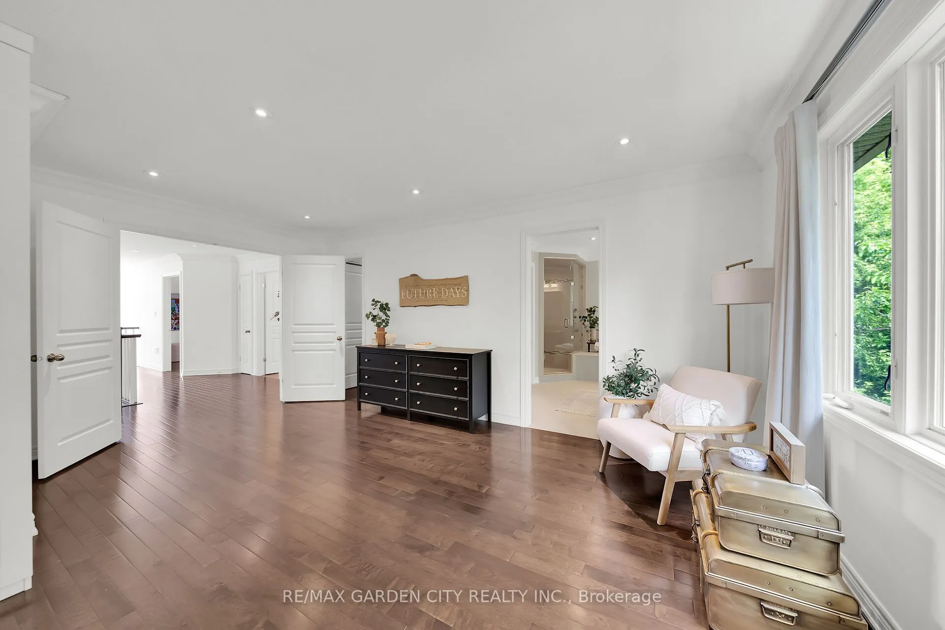6 VANDERBURGH Lane